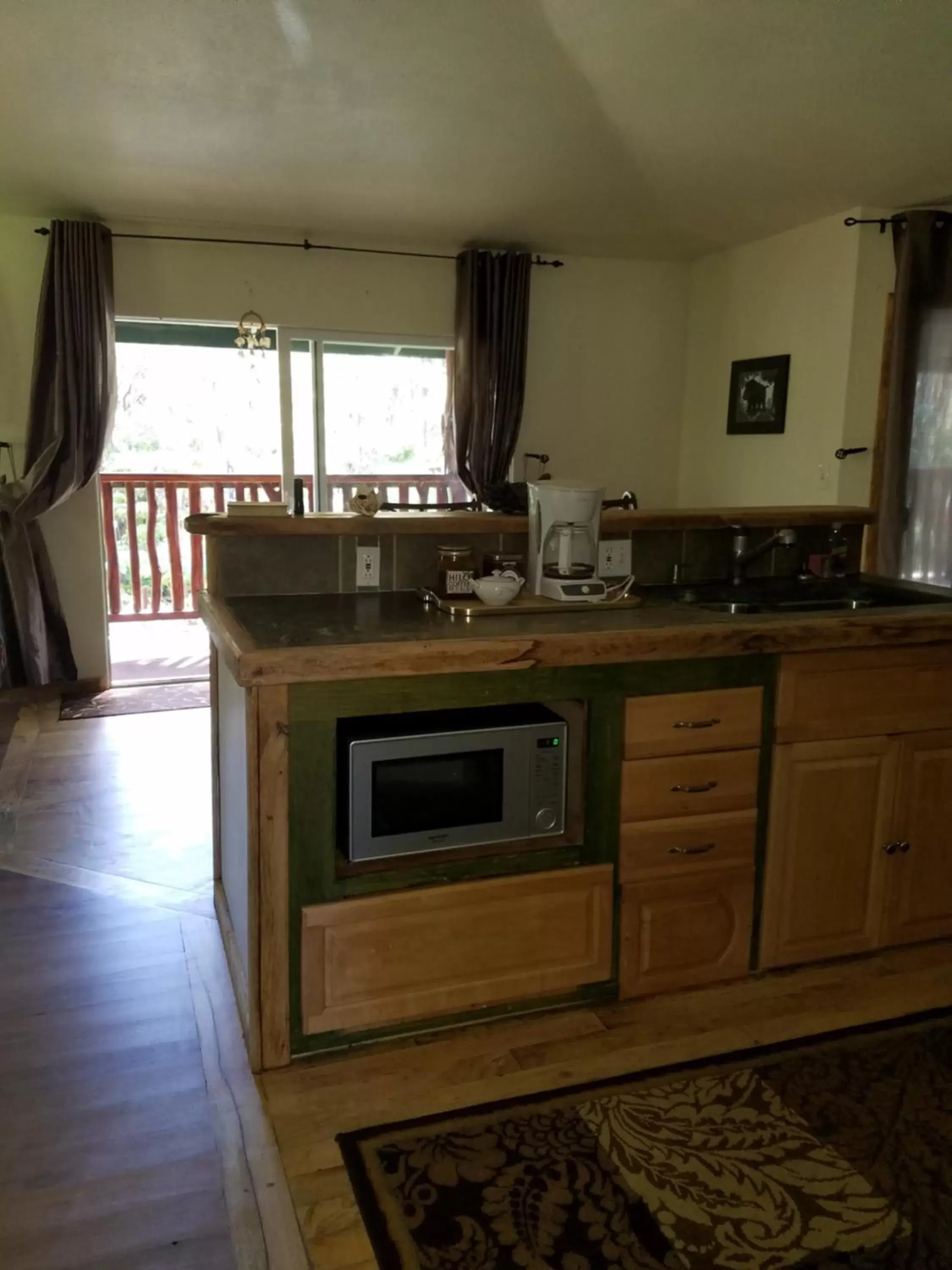 Kitchen or kitchenette, Kitchen/Kitchenette in Aloha Crater Lodge