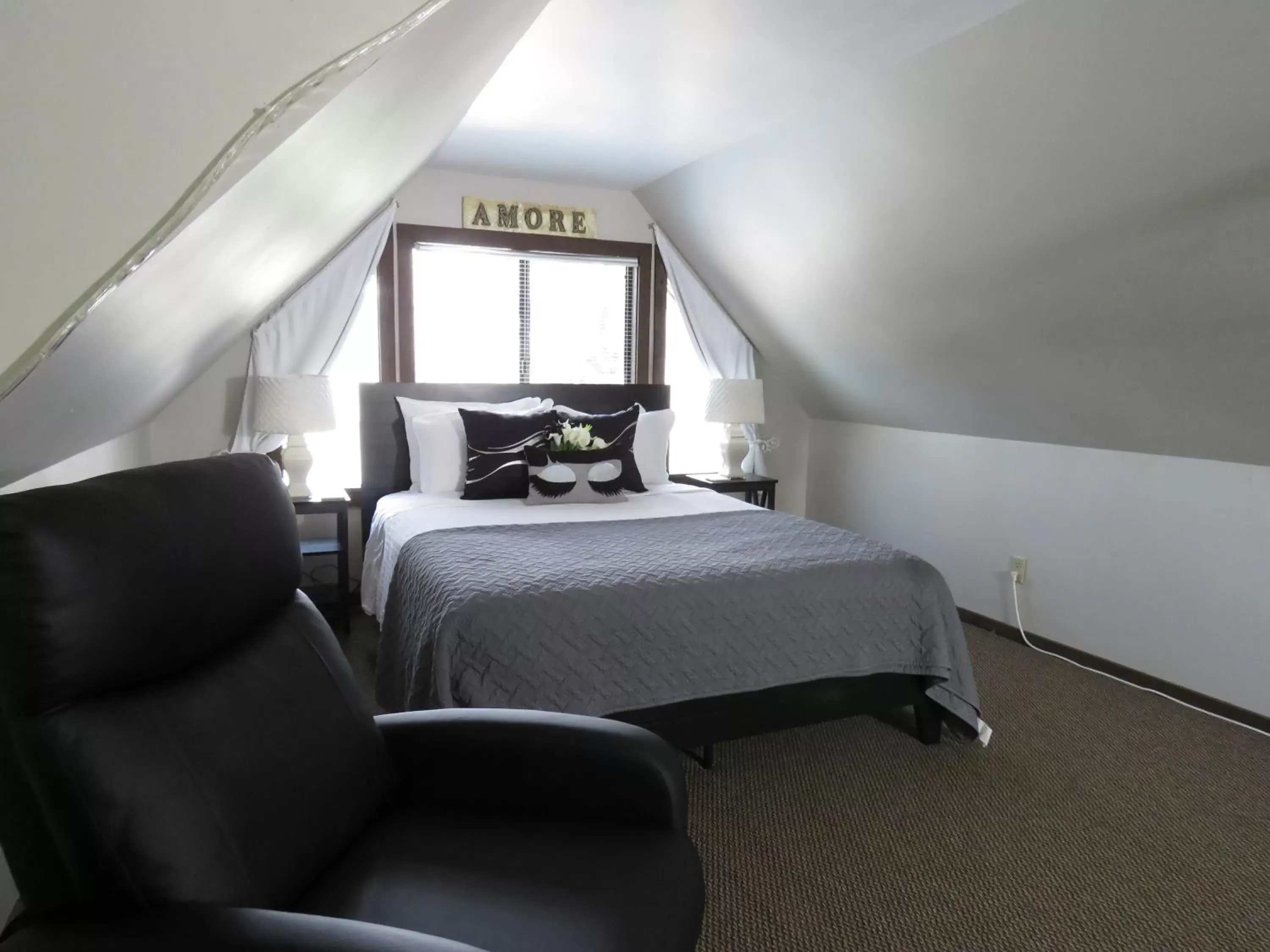 Bedroom in Tall Pines Inn