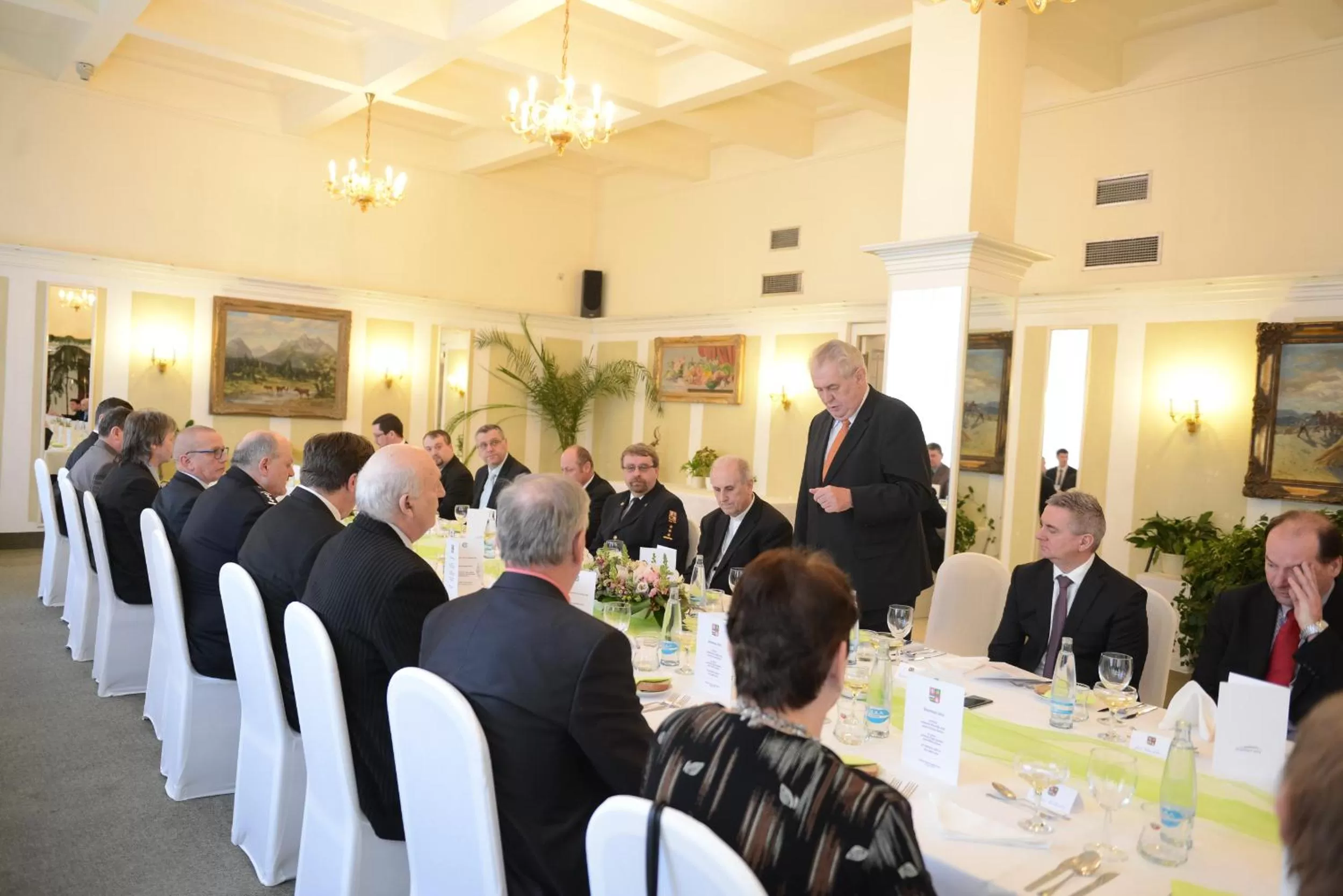 Restaurant/places to eat in Wellness Hotel Central