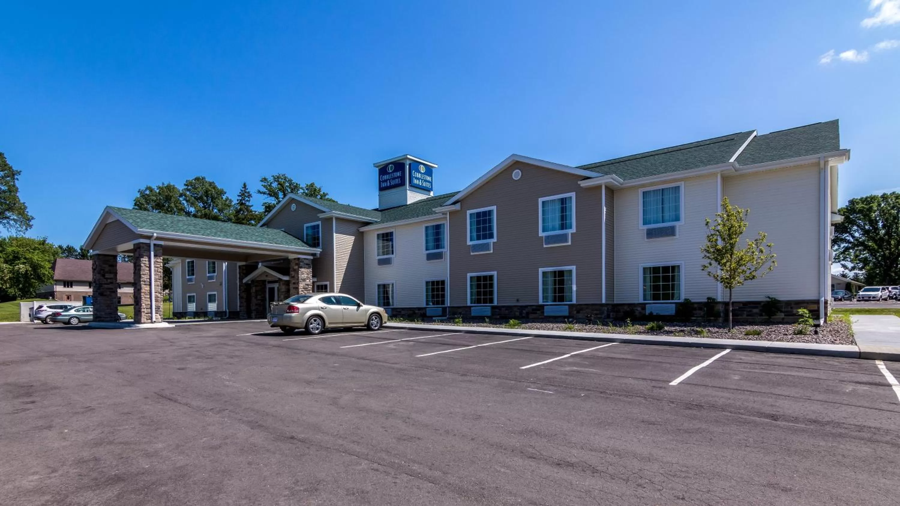 Property building in Cobblestone Inn & Suites - Barron