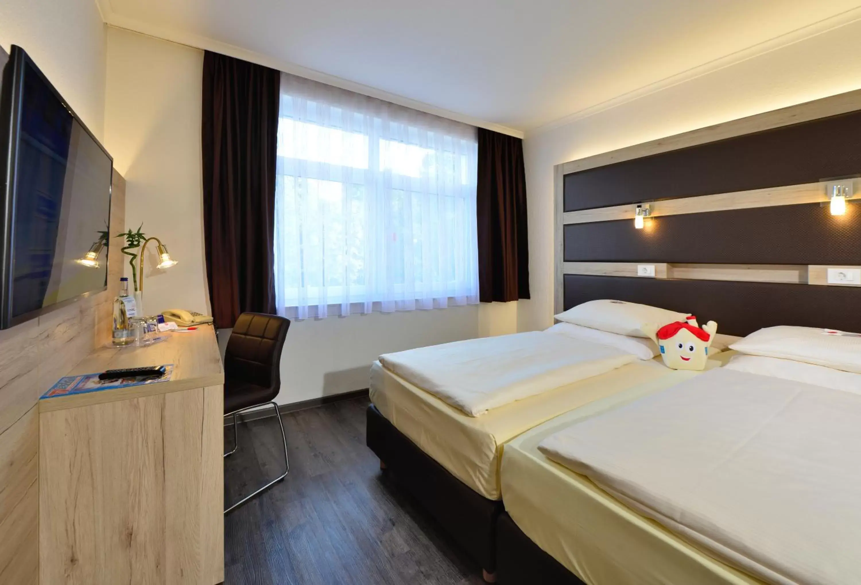 Photo of the whole room, Bed in Roomingtons Lüneburger Heide Photo of the whole room, Bed in Roomingtons Lüneburger Heide