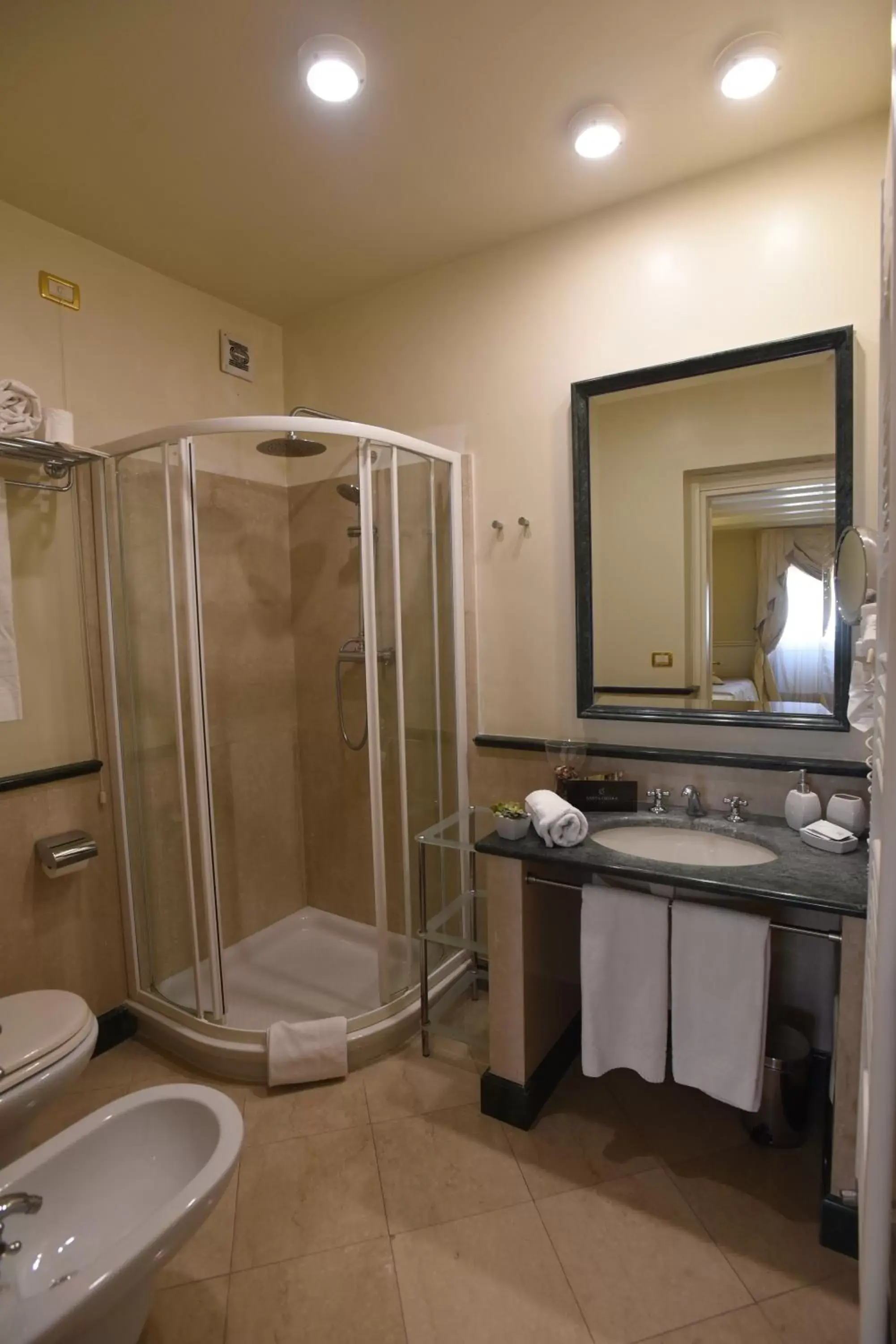 Bathroom in Suite Hotel Santa Chiara