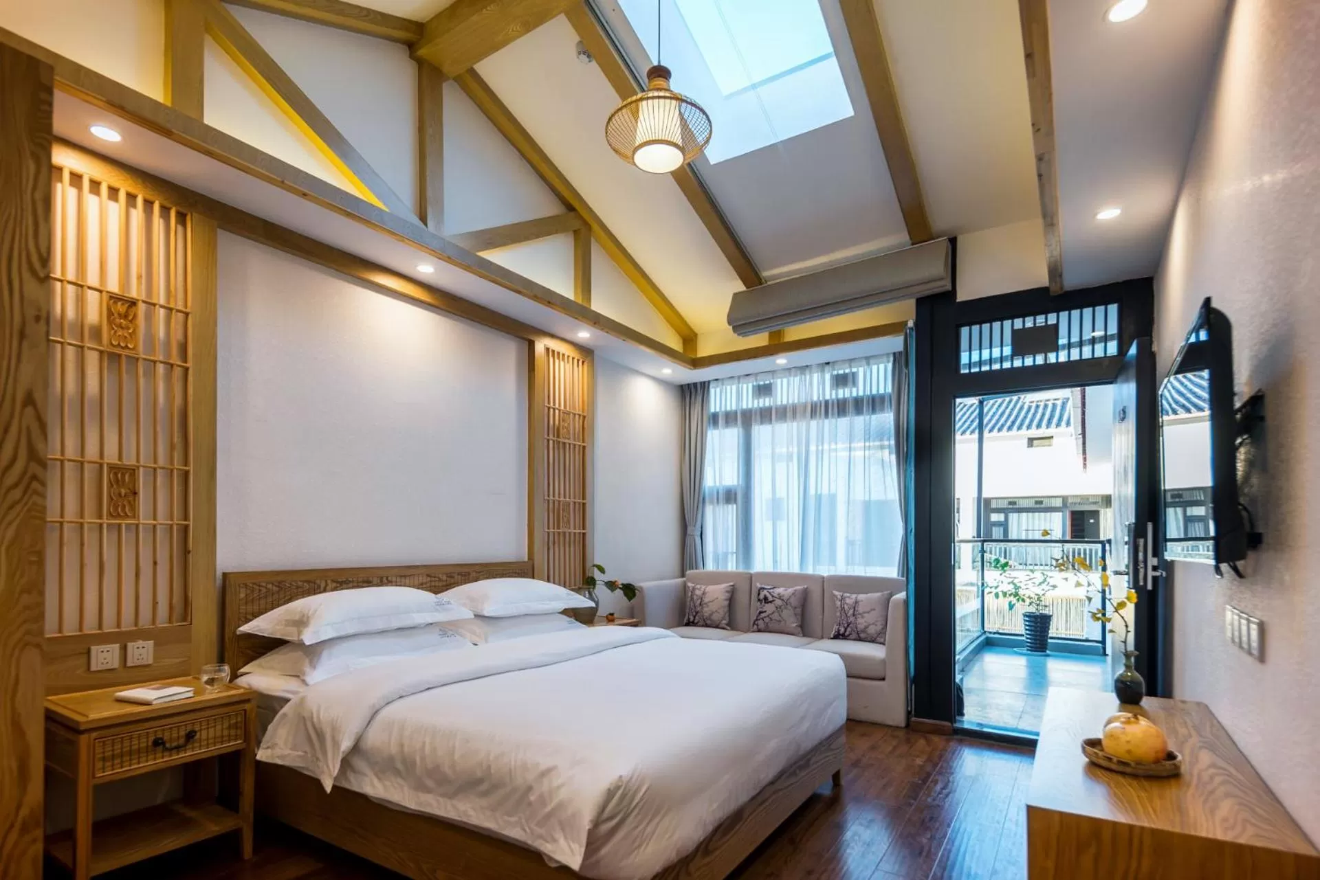 Photo of the whole room, Bed in Lijiang Gemmer Hotel