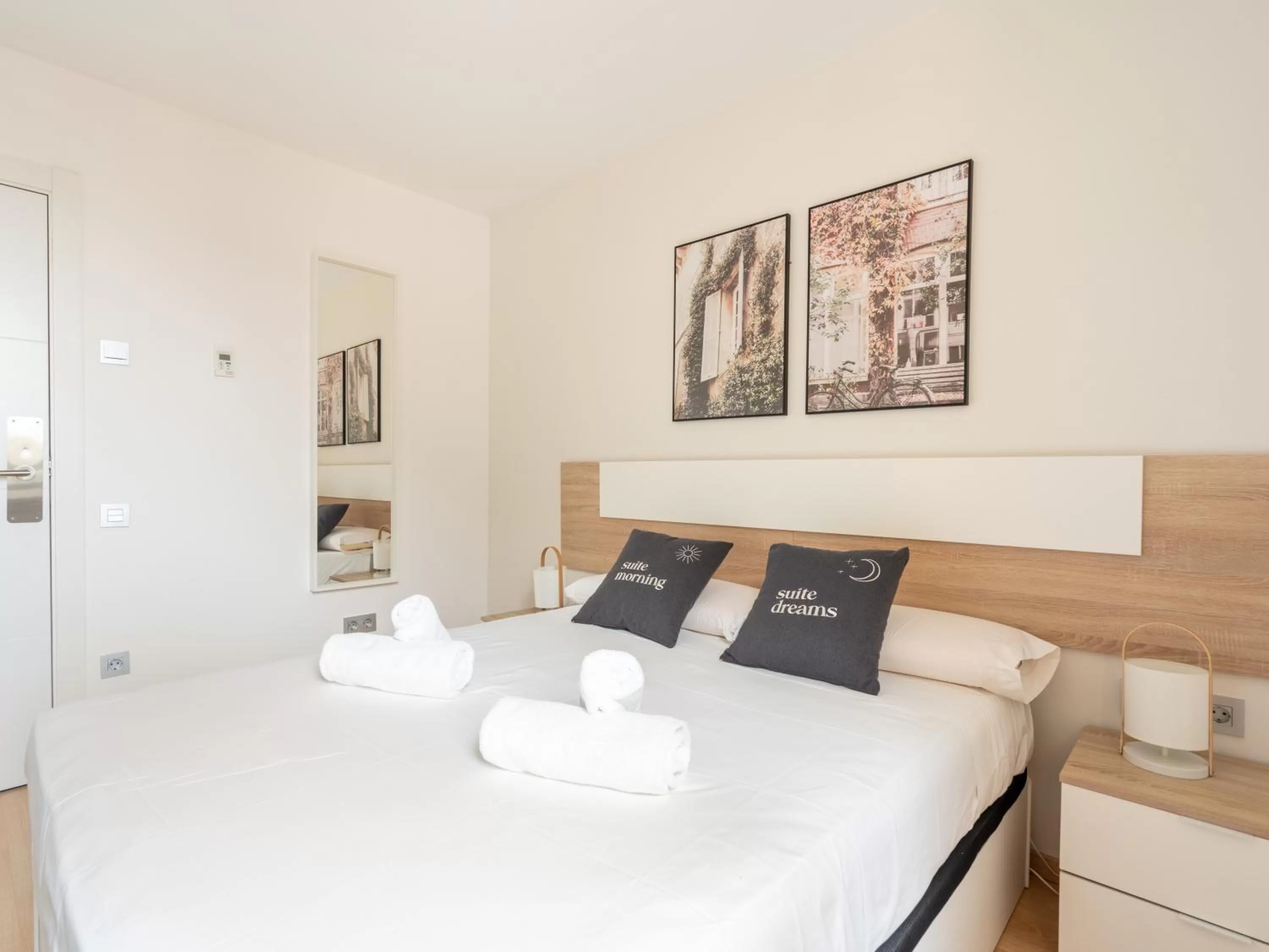 Bed in Limehome Barcelona Carrer de Fontcoberta - Digital Access