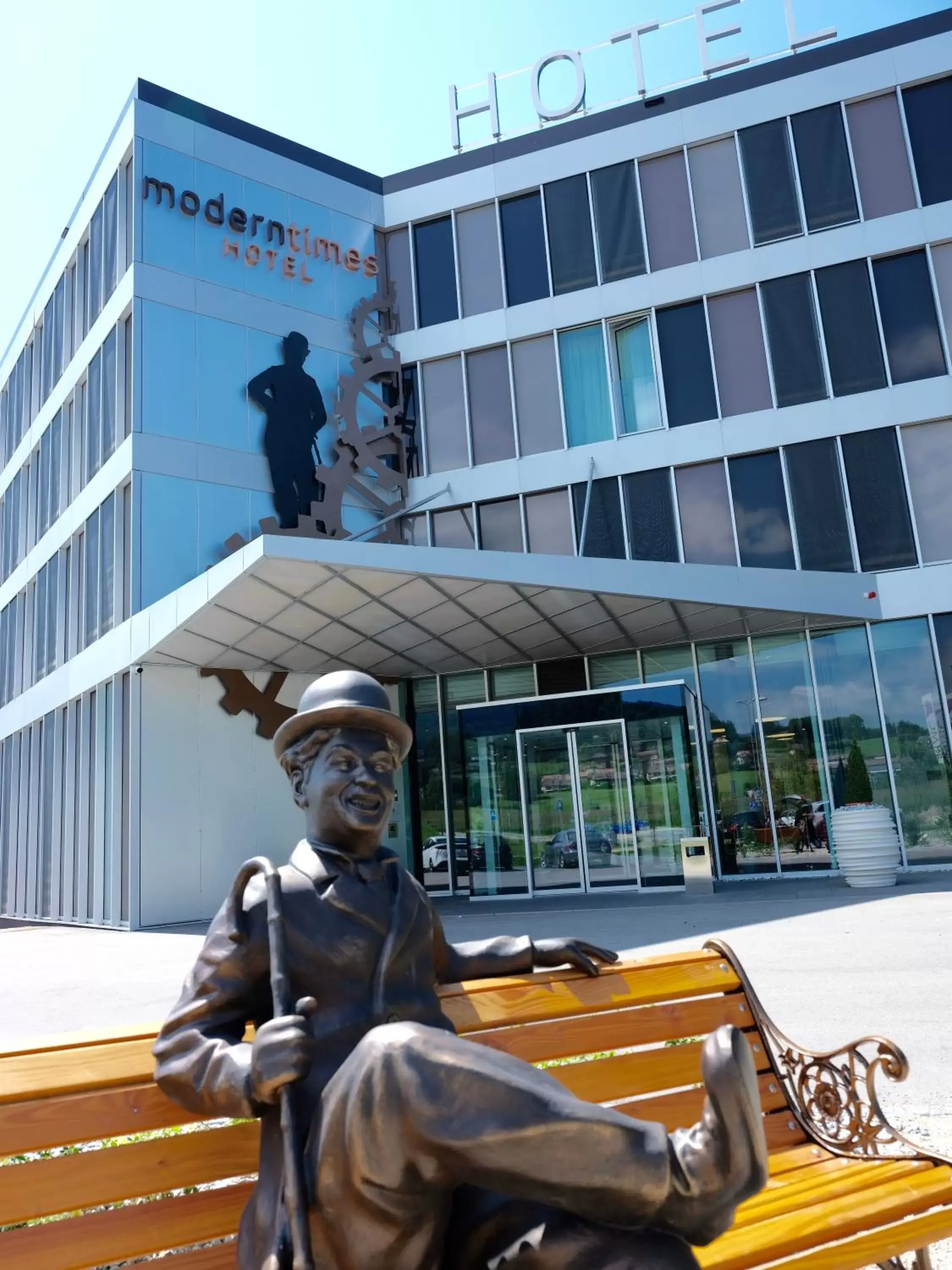 Facade/entrance in Modern Times Hotel Vevey