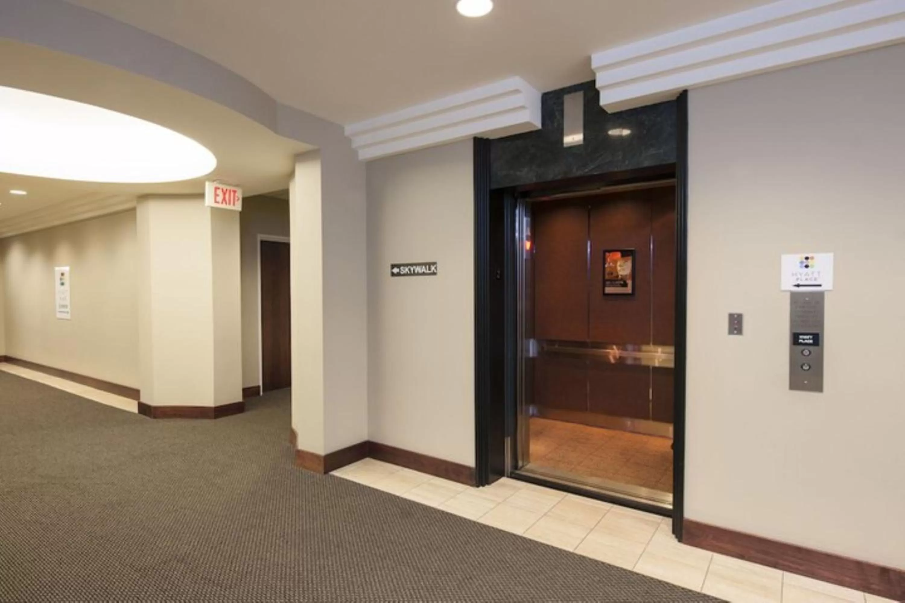 Restaurant/places to eat in Hyatt Place Des Moines Downtown