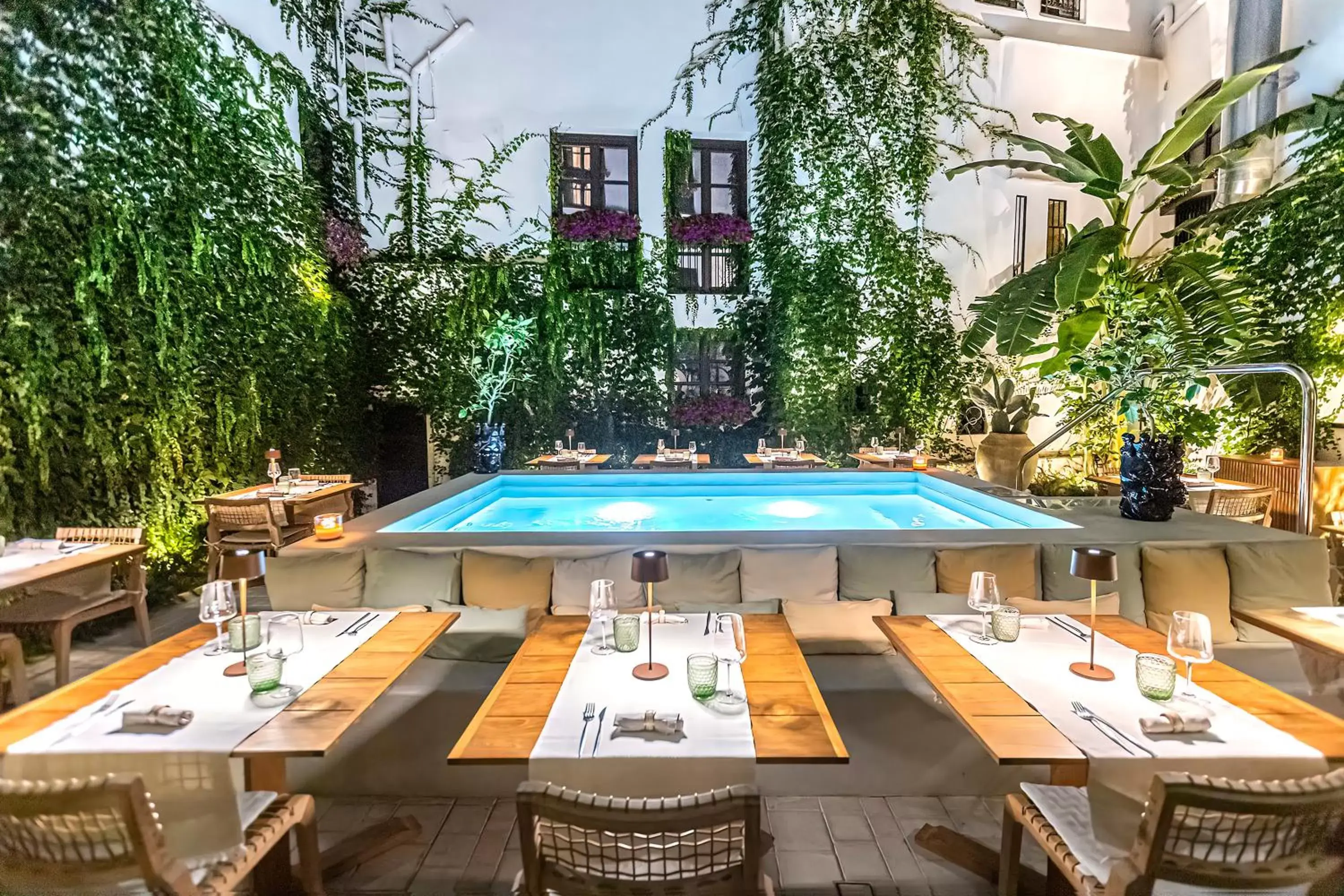 Restaurant/places to eat, Swimming Pool in Casa Nostra Boutique Hotel