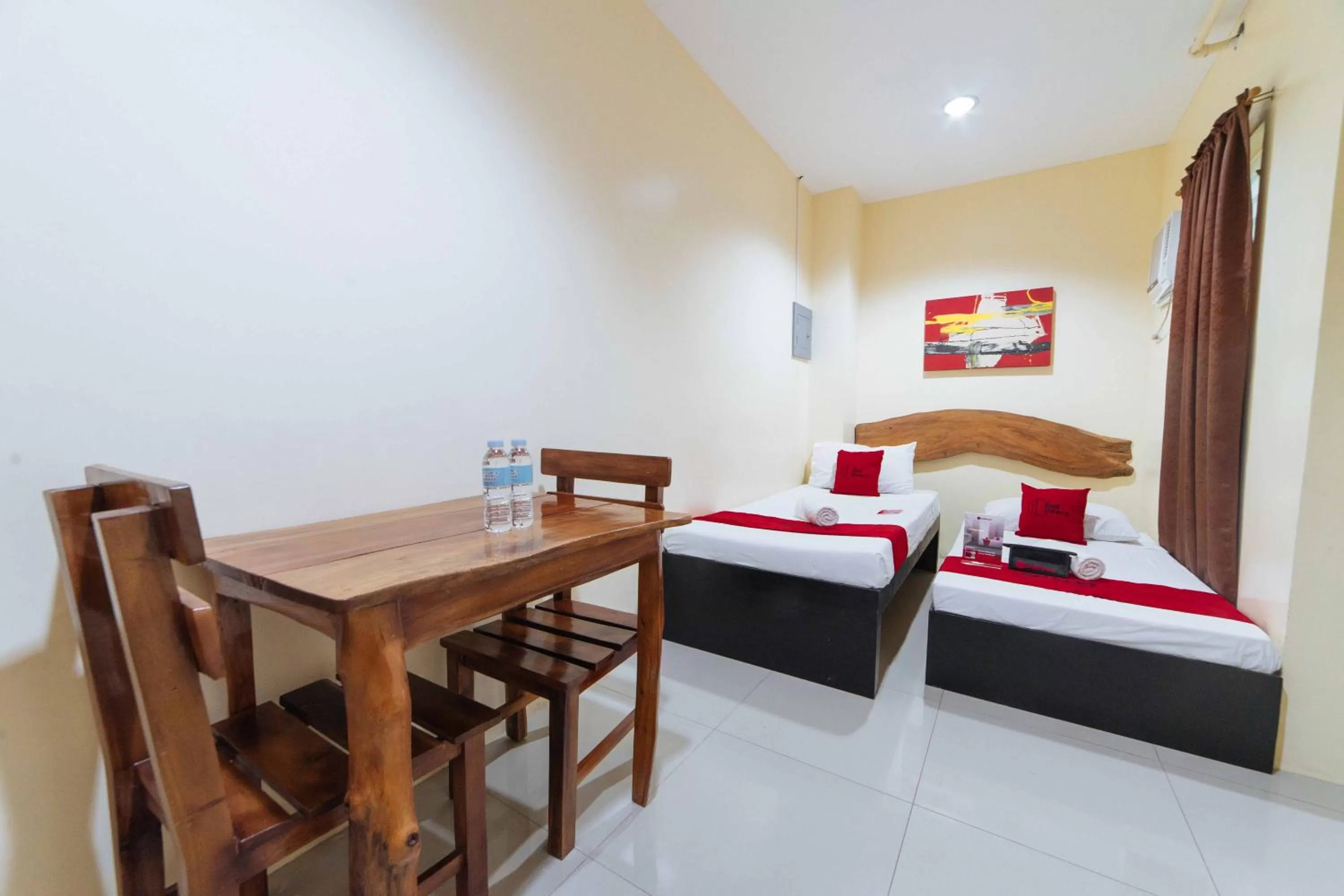 Photo of the whole room, Bed in RedDoorz near New Government Center