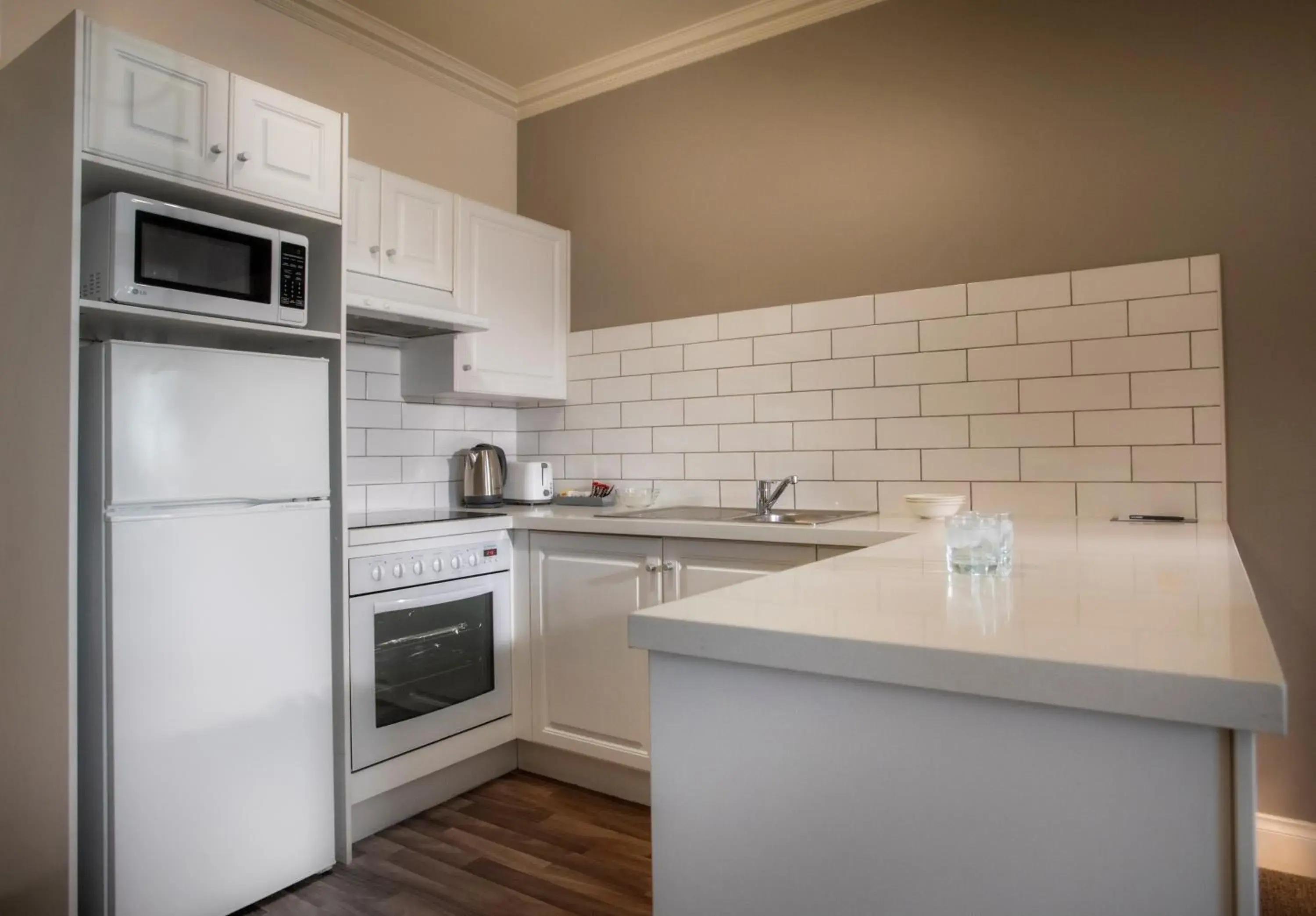 Kitchen or kitchenette, Kitchen/Kitchenette in Majestic Old Lion Apartments