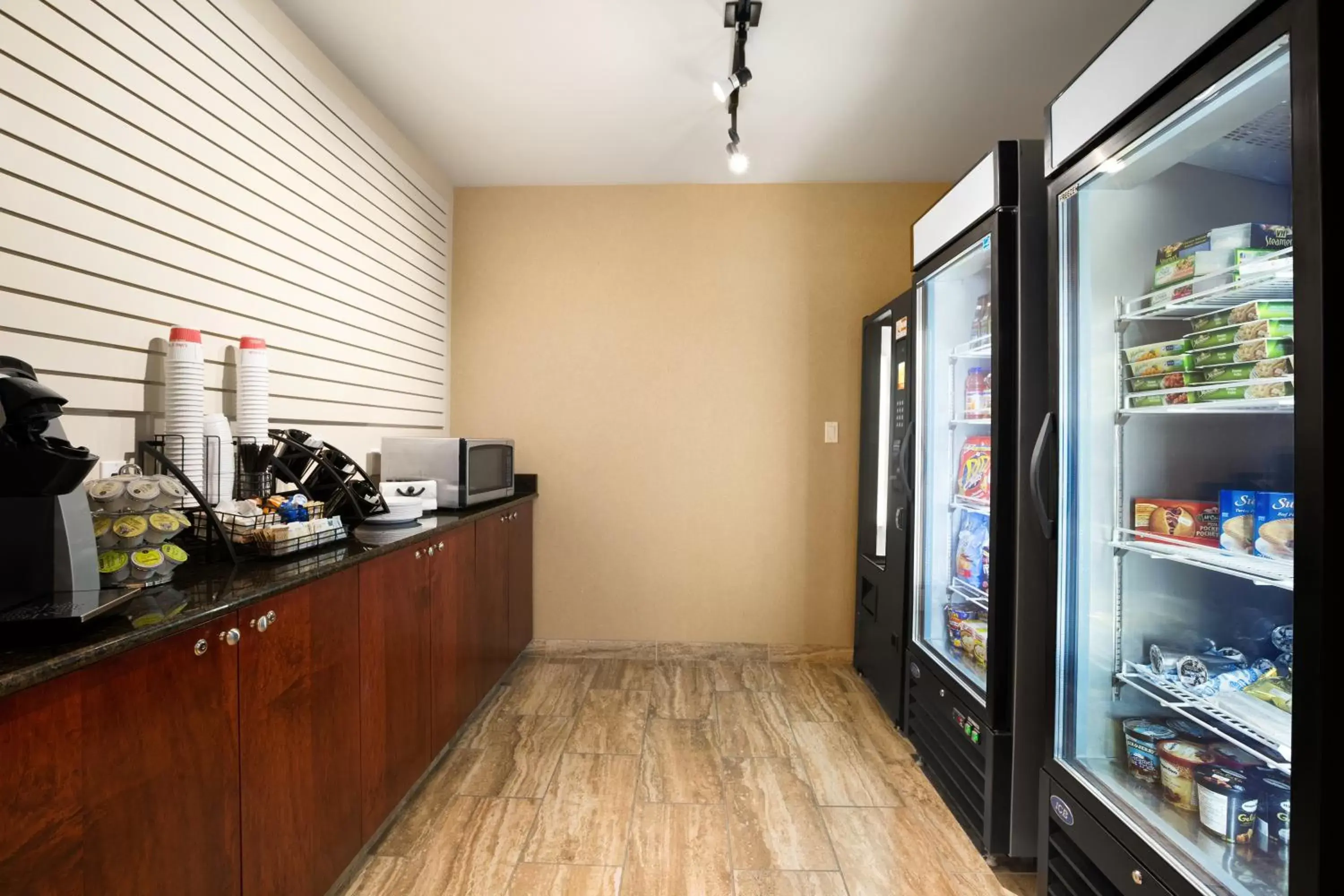 Food, Kitchen/Kitchenette in Ramada by Wyndham Edson