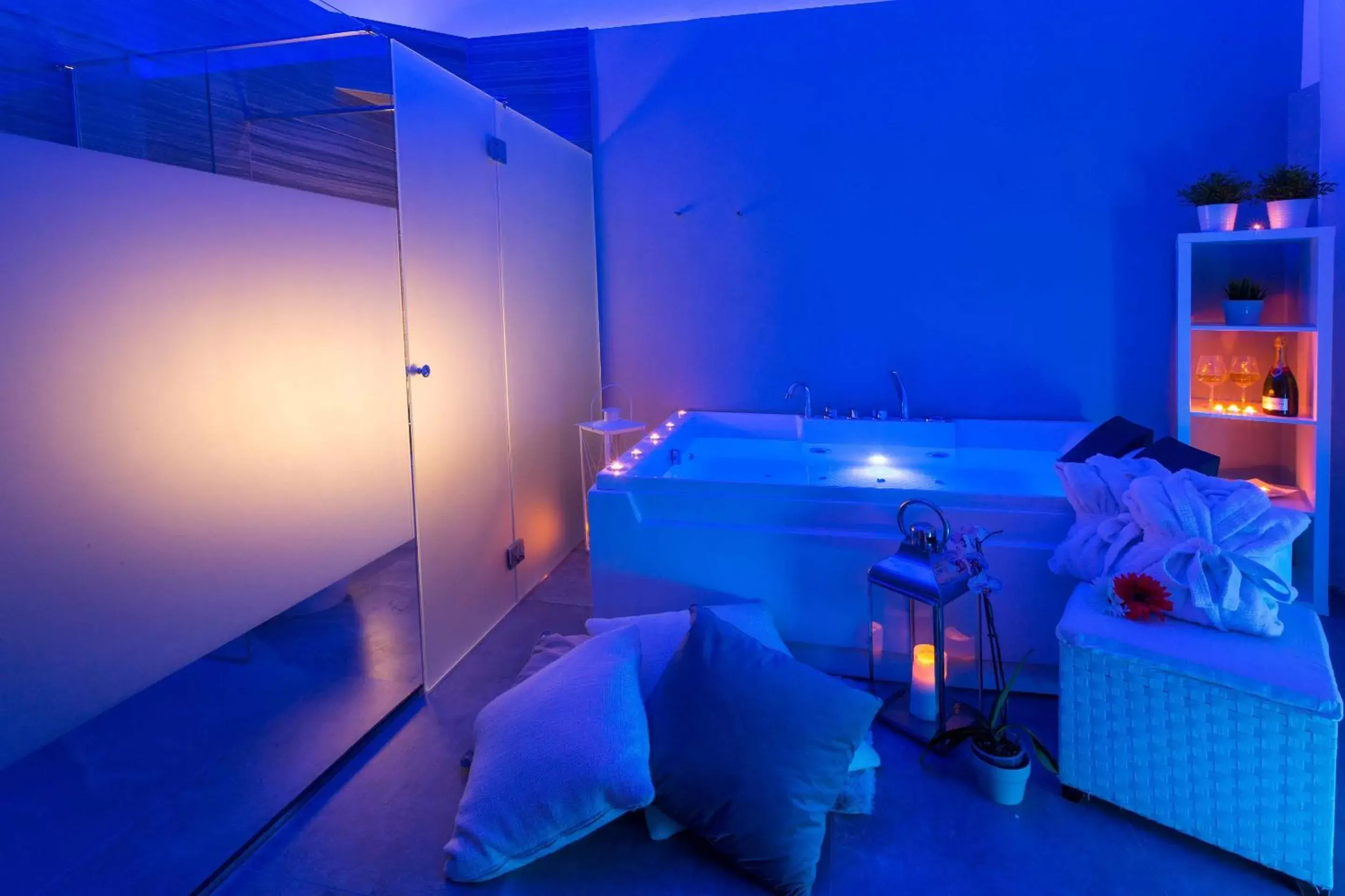 Hot Tub, Bed in Palazzo Bruca Catania Hot Tub, Bed in Palazzo Bruca Catania