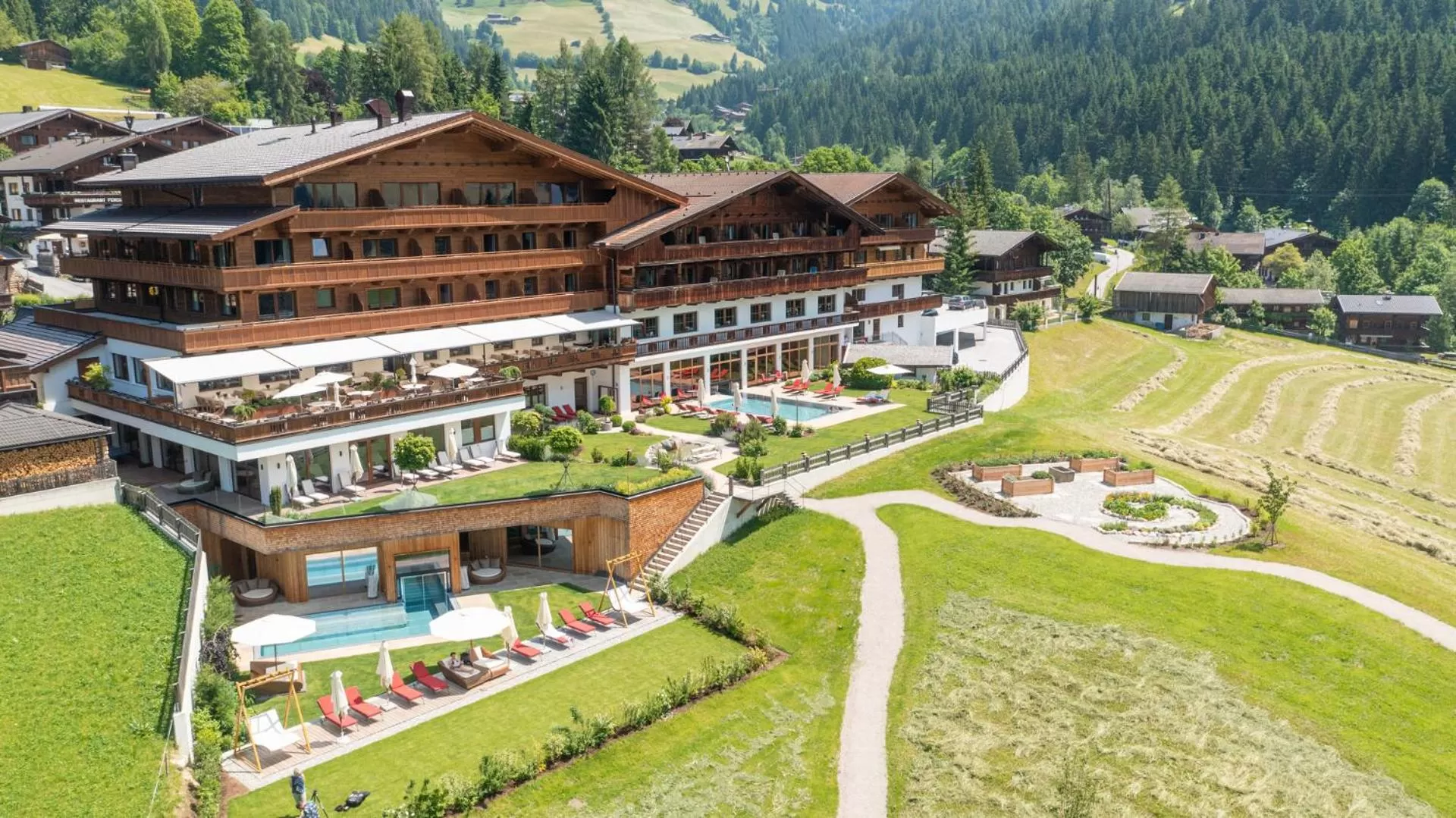 Property building, Bird's-eye View in Natur & Spa Resort "Der Alpbacherhof" Superior