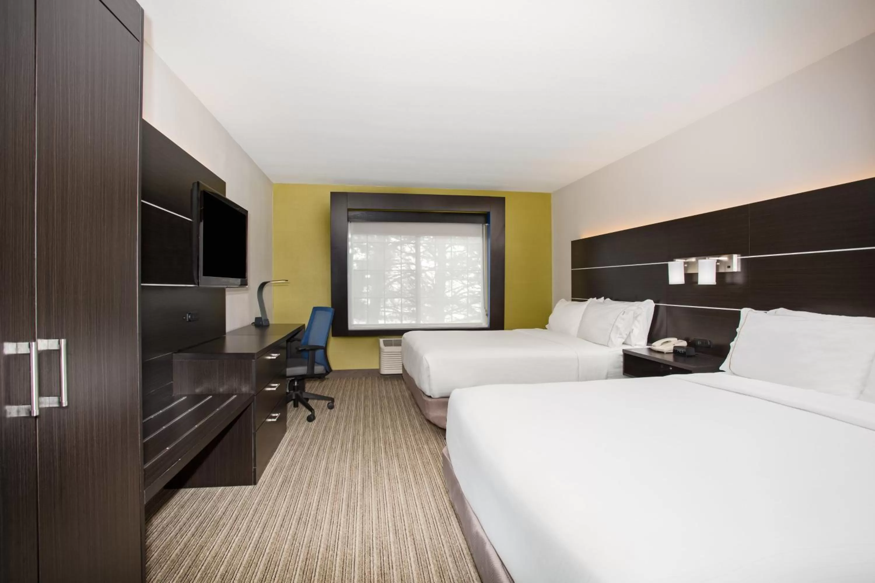 Photo of the whole room, Bed in Holiday Inn Express & Suites Ft Collins by IHG