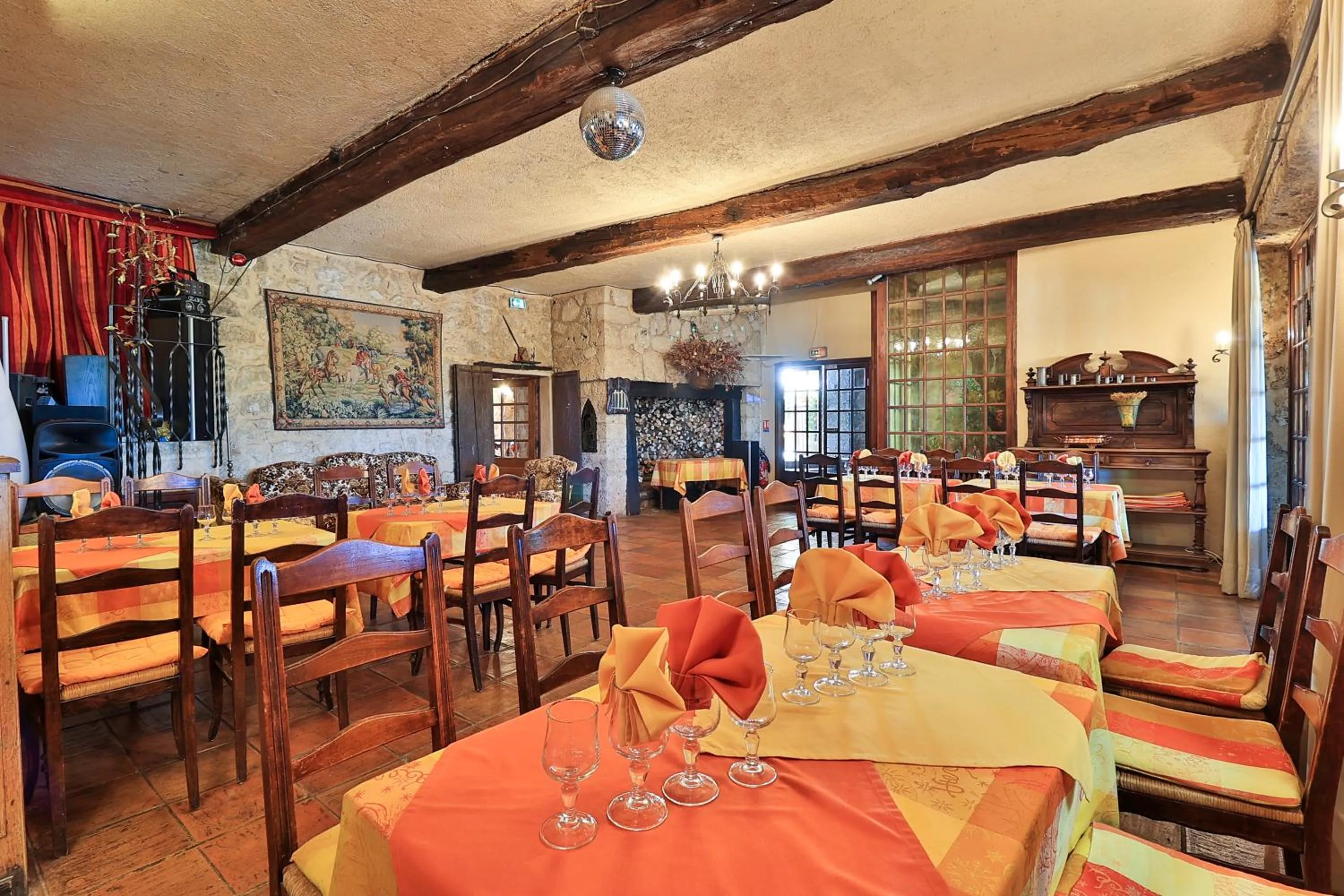 Restaurant/places to eat in Logis Le Relais Imperial