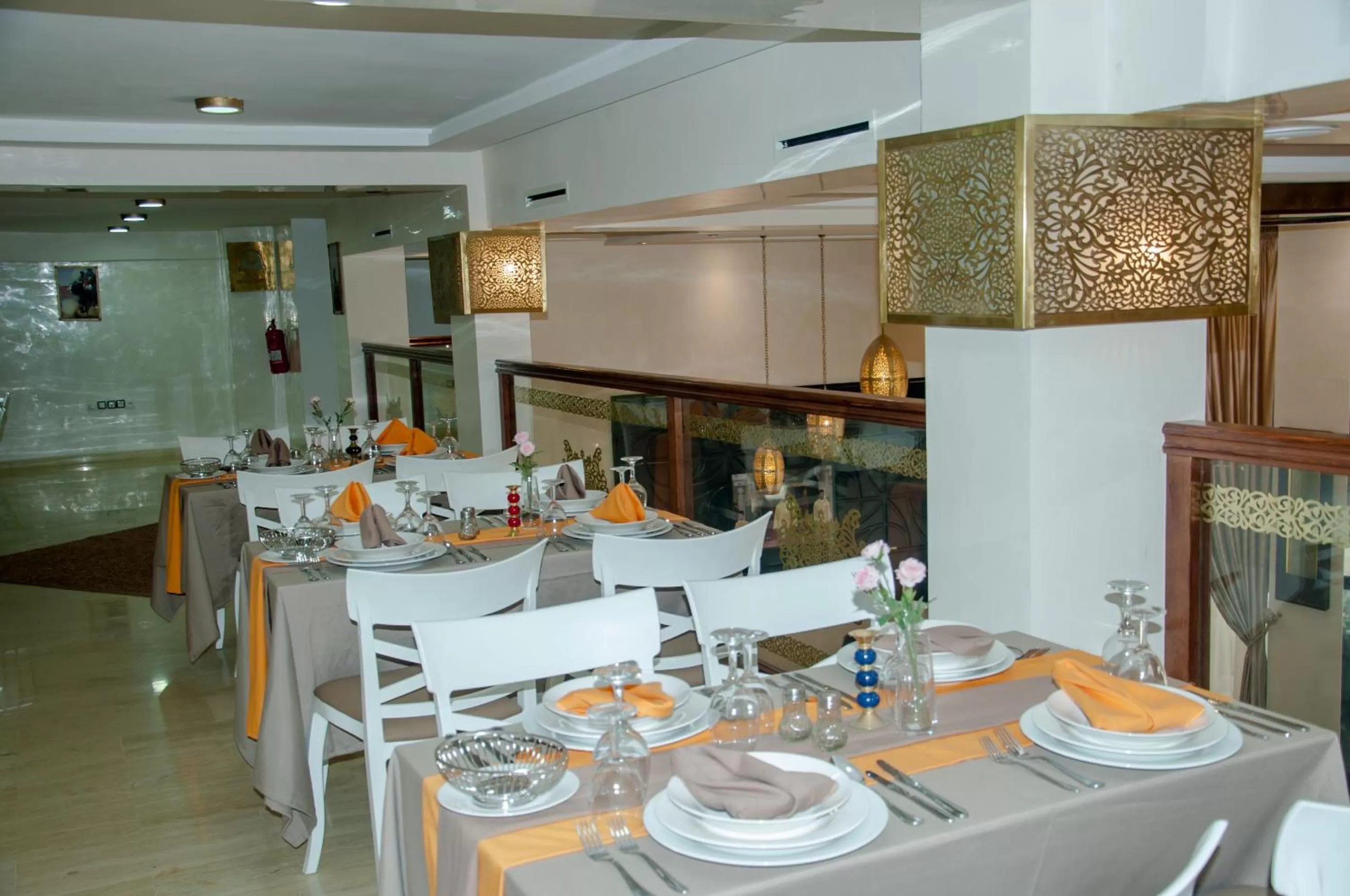 Restaurant/Places to Eat in Sania Hotel