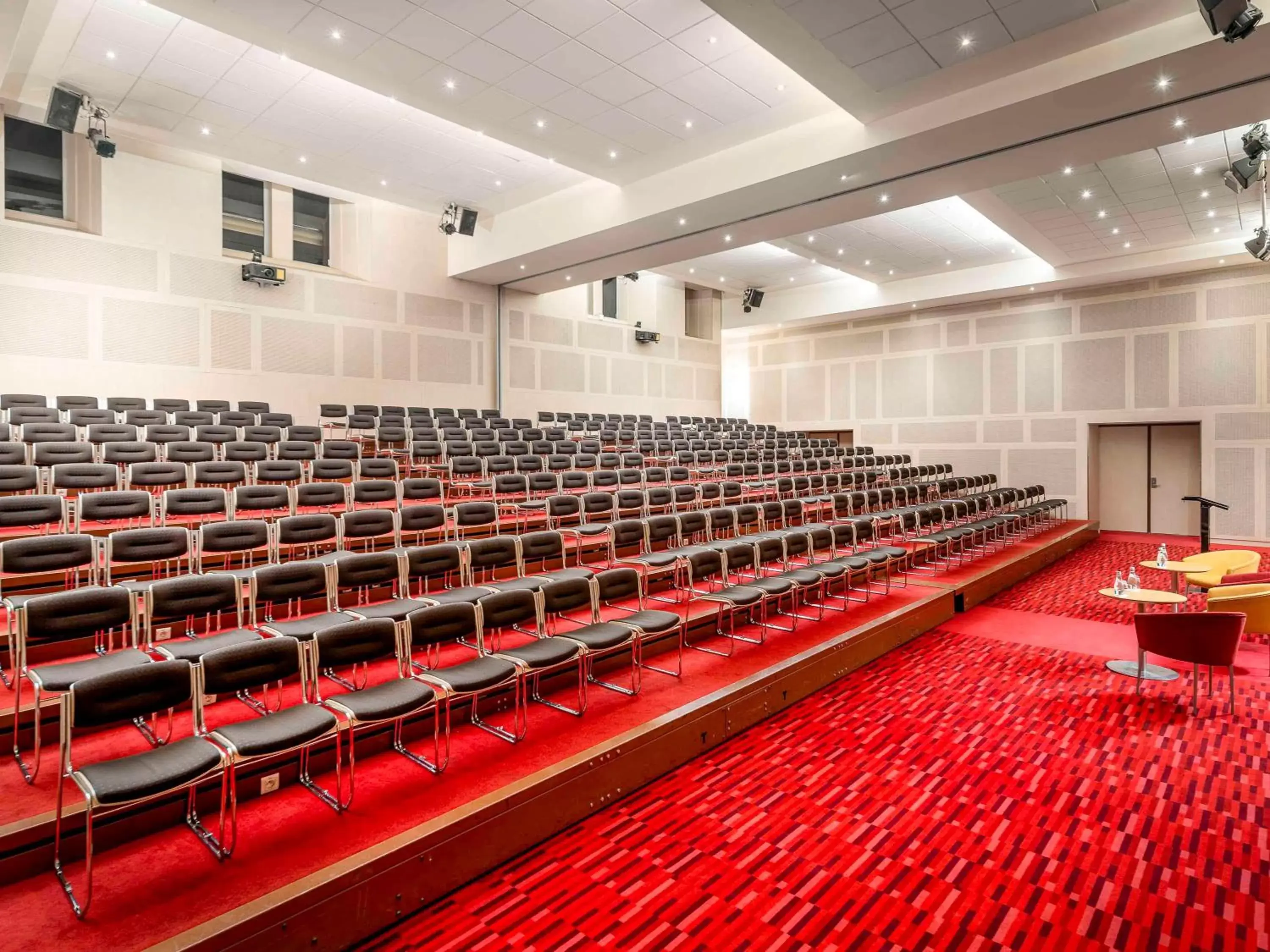 Meeting/conference room in Novotel Bucharest City Centre