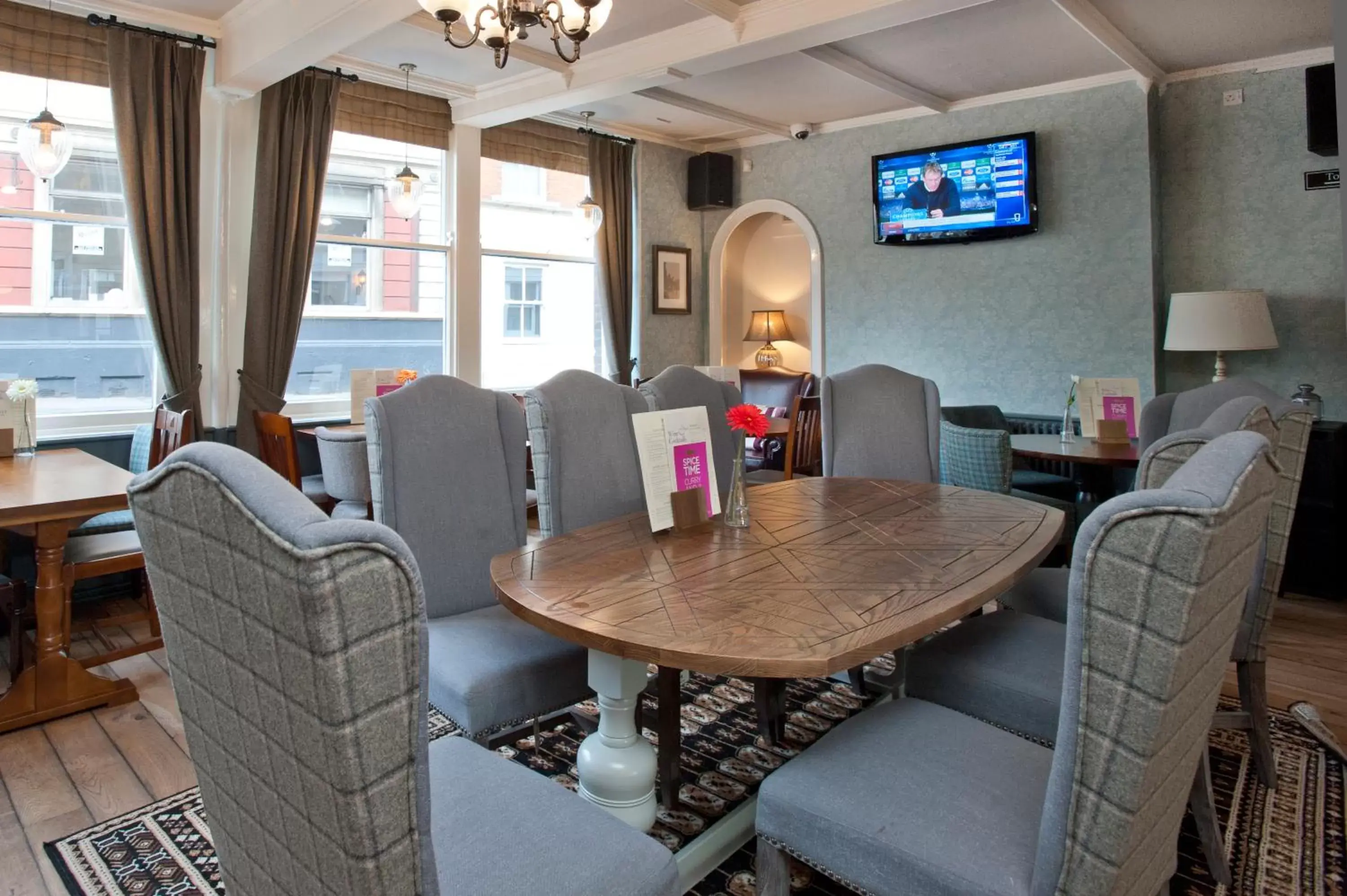 Communal lounge/ TV room in The Goddard Arms