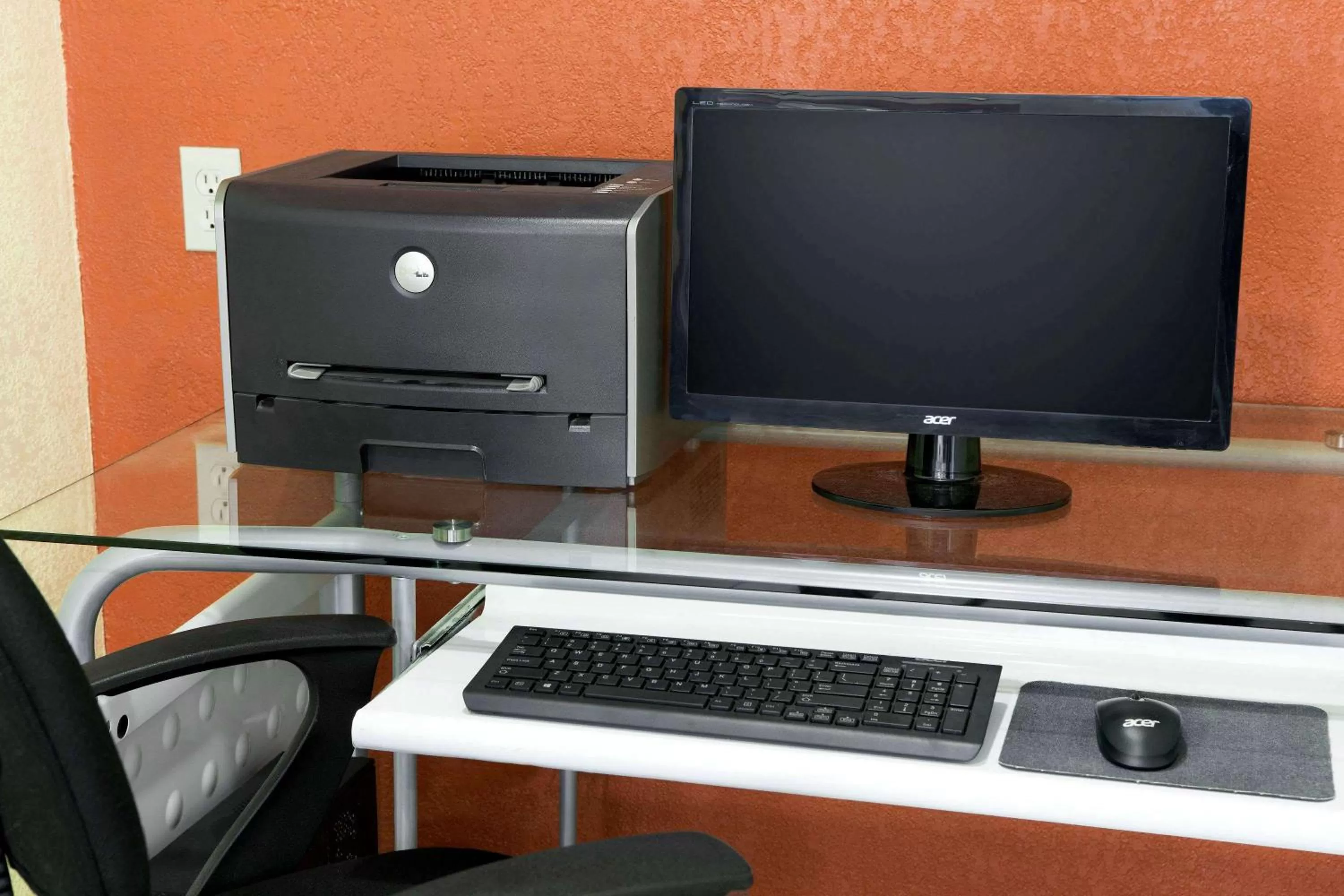 On site in Super 8 by Wyndham Woodward