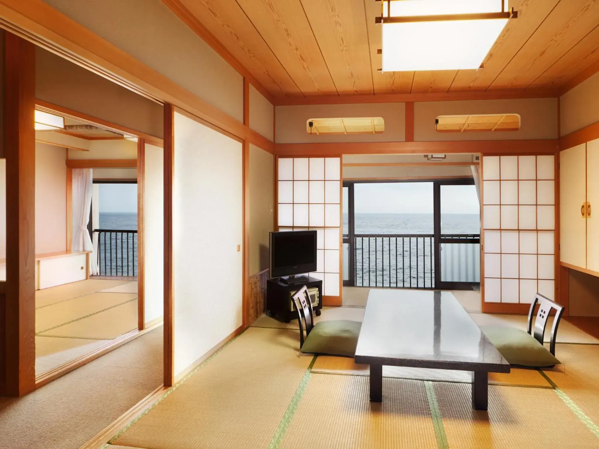 Photo of the whole room in Tsuruya Kisshotei