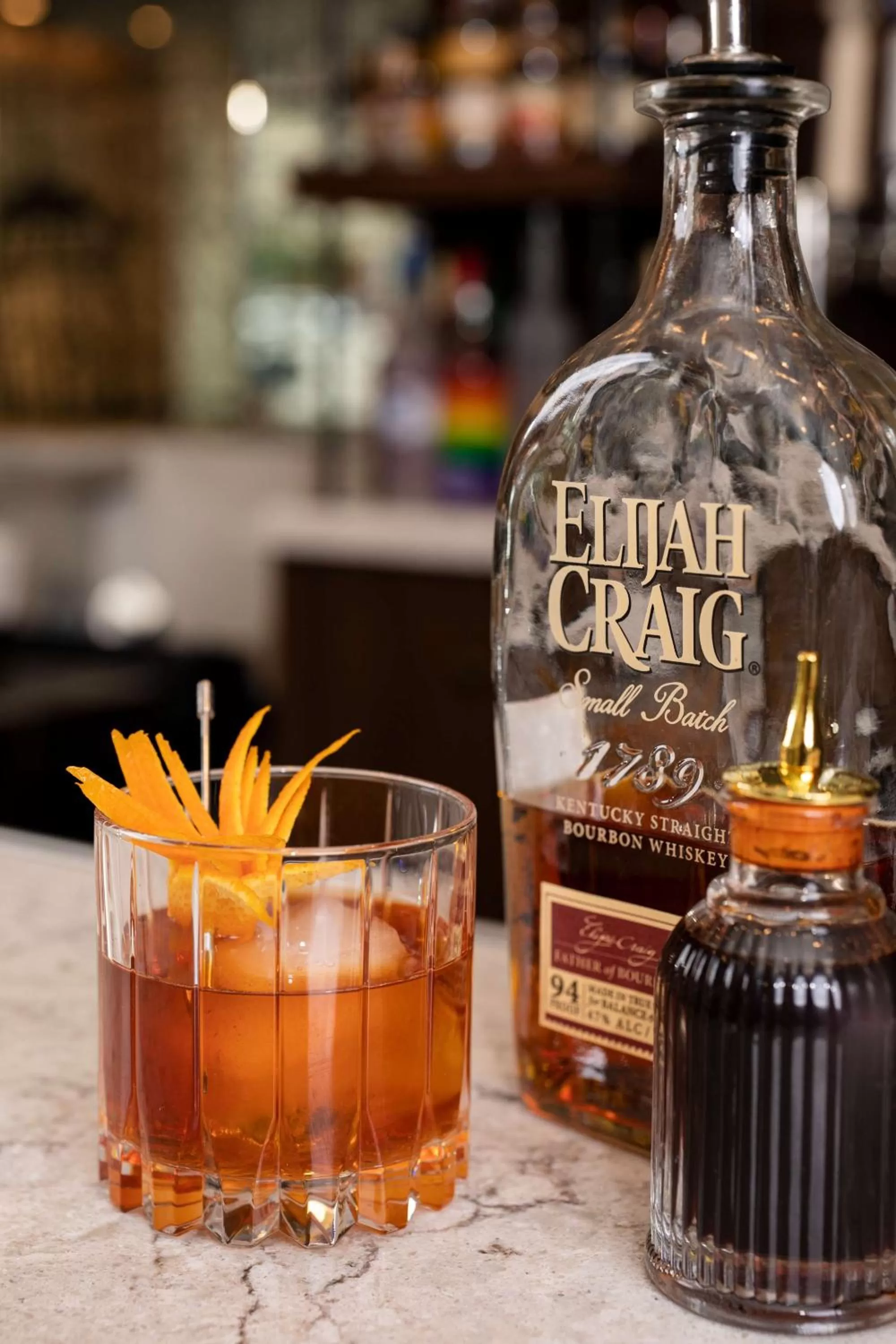 Lounge or bar in The Peregrine Omaha Downtown Curio Collection By Hilton