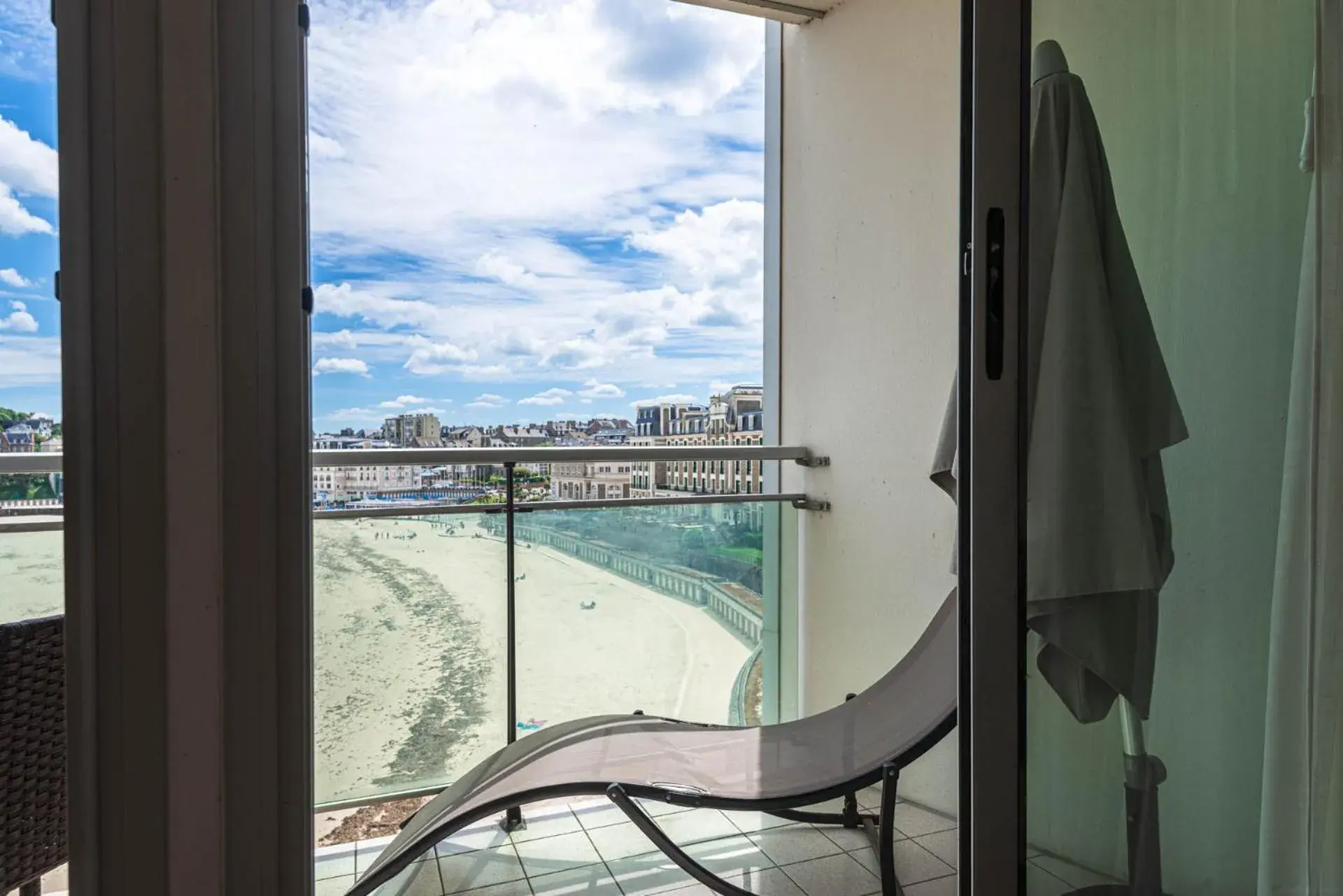 Balcony/Terrace in INTER-HOTEL Saint-Malo Ouest Le Crystal