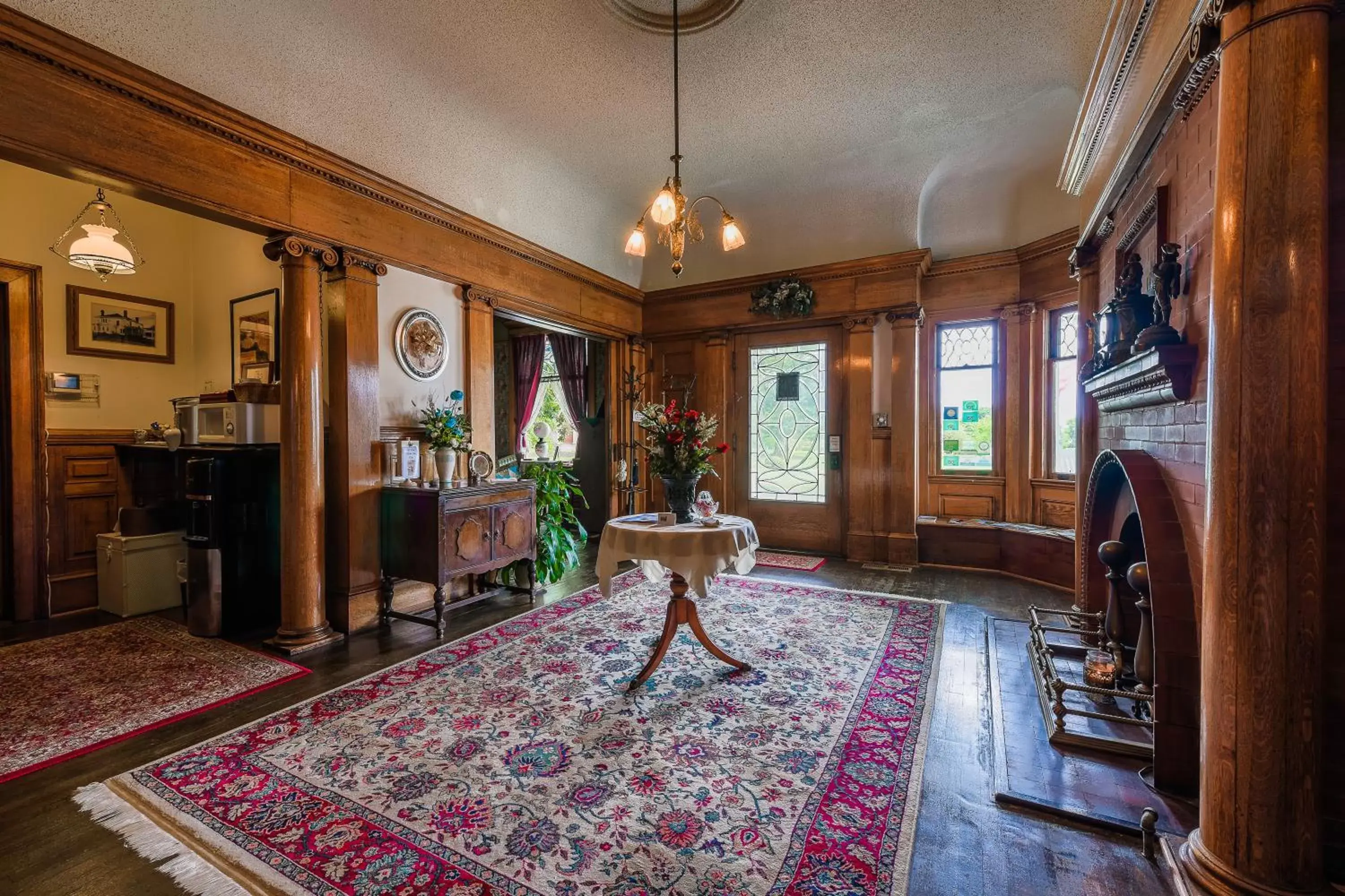 Lobby or reception, Seating Area in Simmons-Bond Inn Bed & Breakfast