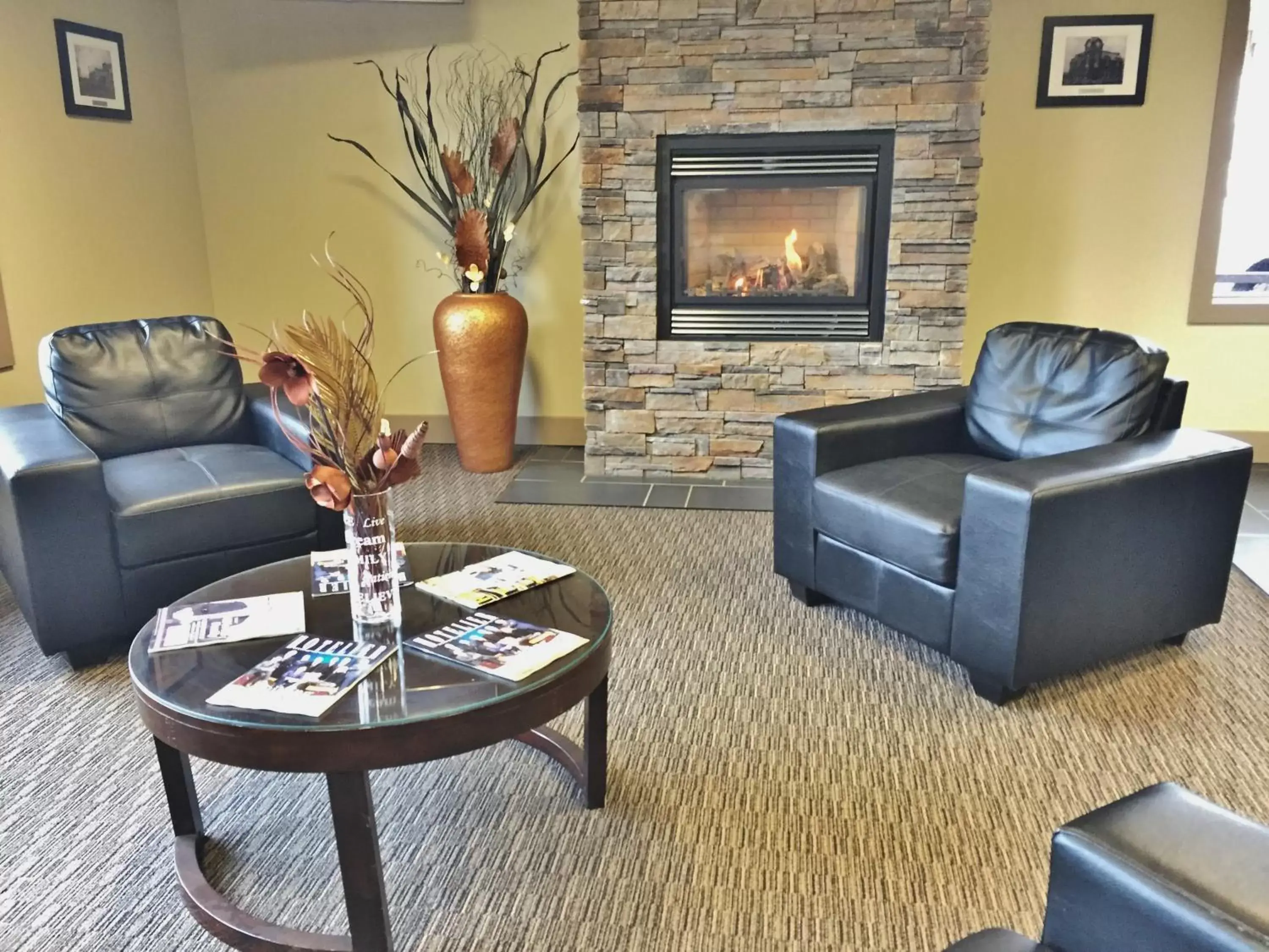 Lobby or reception, Seating Area in BCMInns - Lloydminster