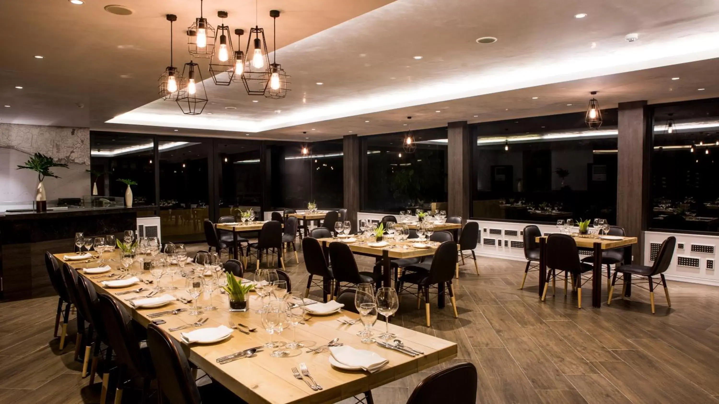 Restaurant/Places to Eat in Amorita Resort