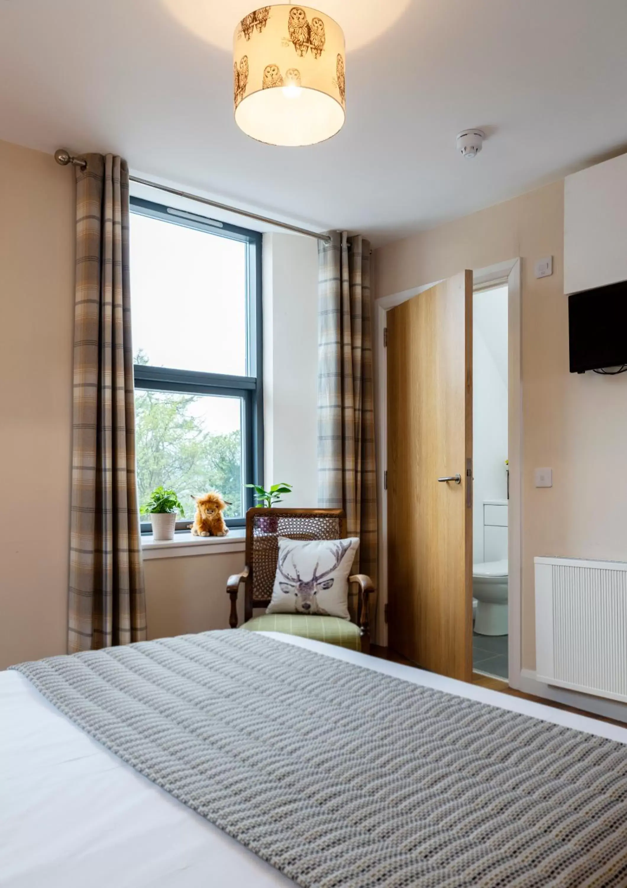 Bedroom, Bed in Ben Cruachan Inn