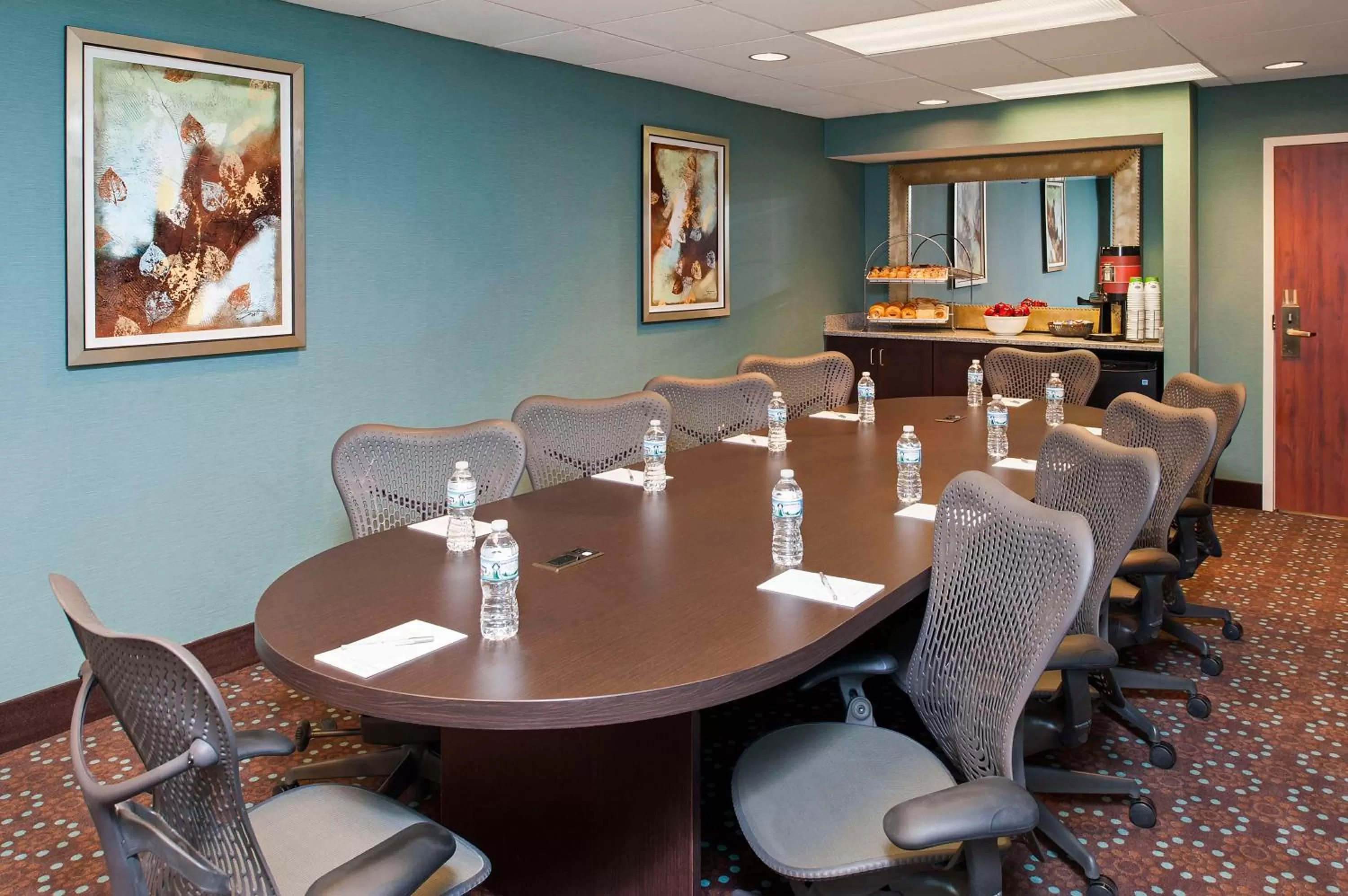 Dining area in Larkspur Landing South Bend