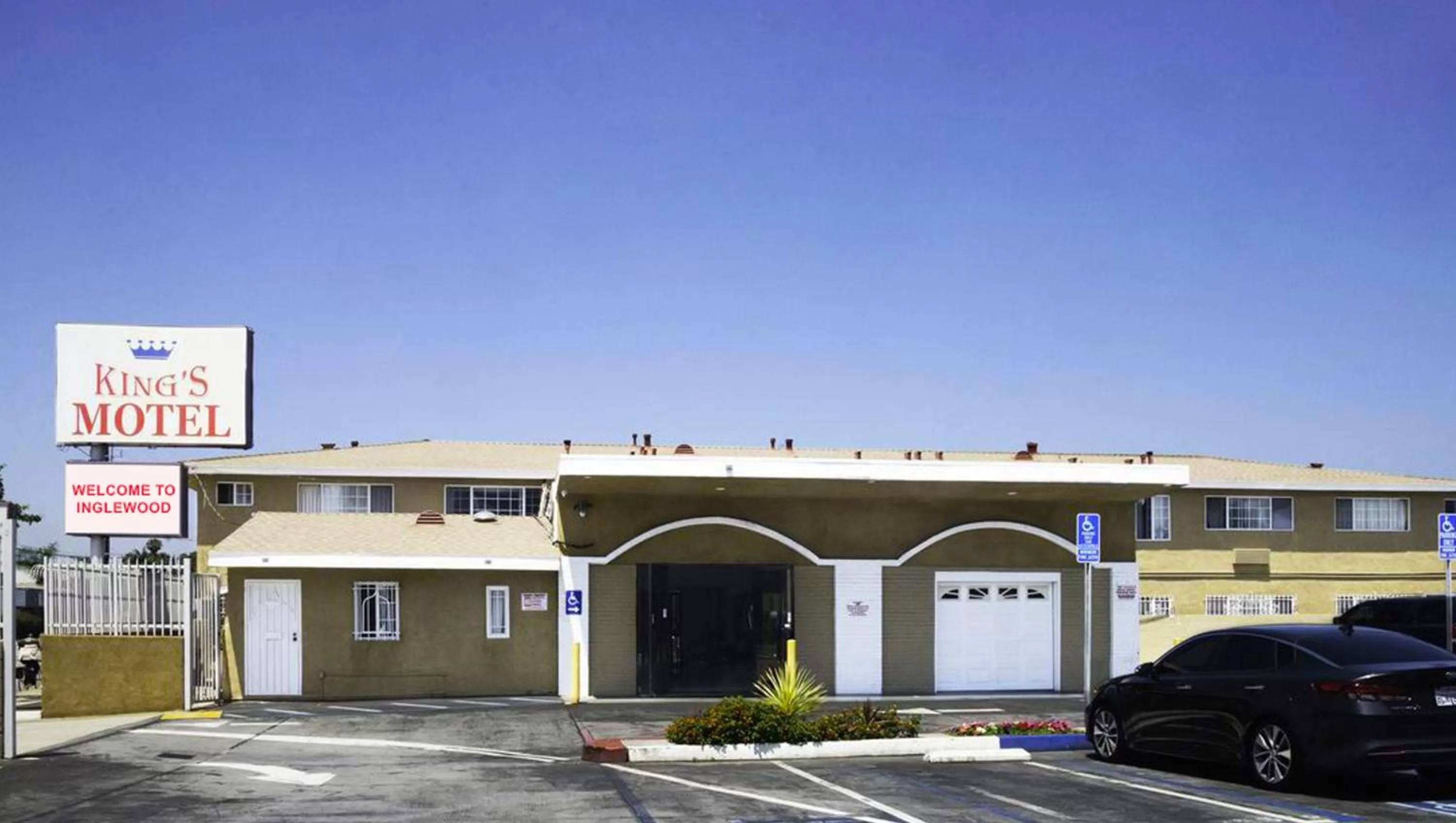 Property building in Kings Motel Inglewood