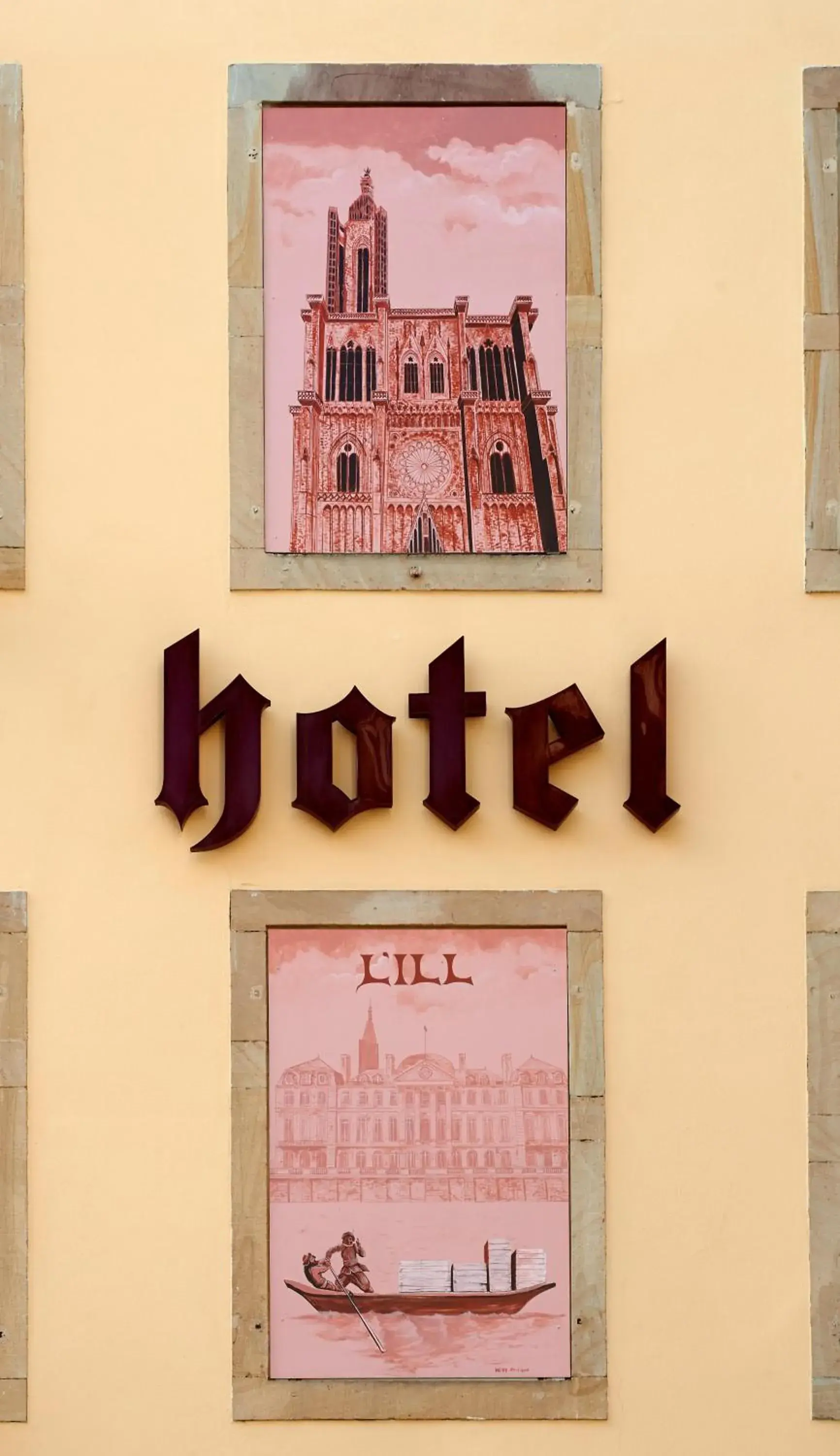 Decorative detail in Hôtel De L'Ill
