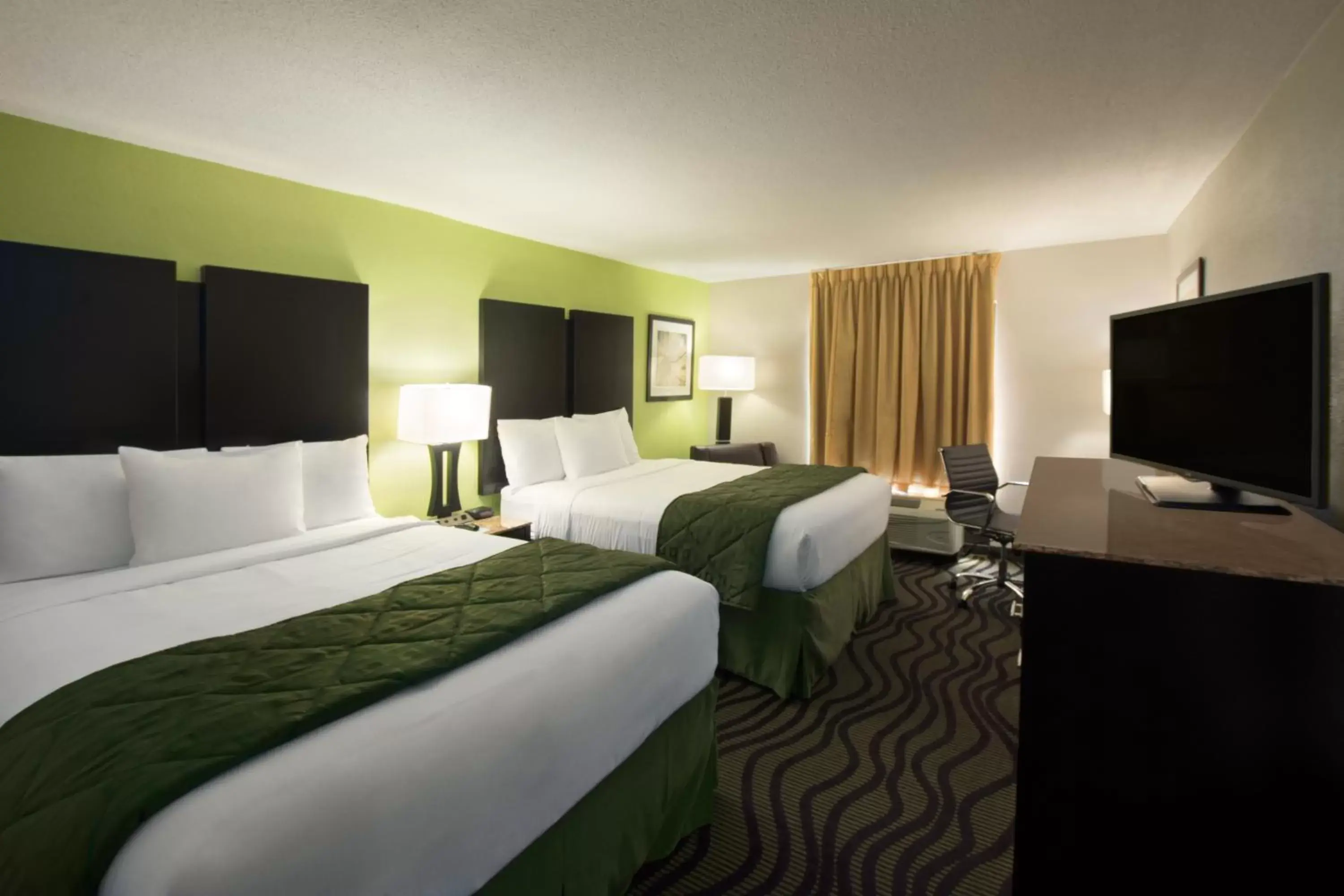 Photo of the whole room, Bed in Days Inn by Wyndham Rome Downtown