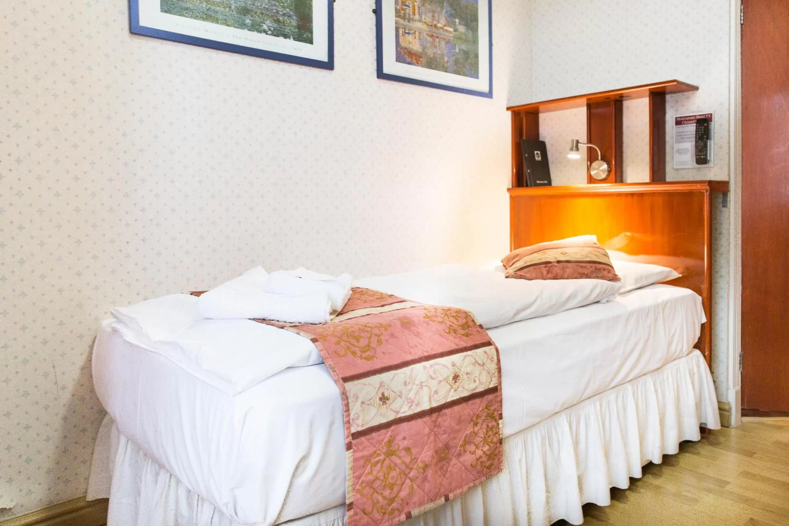 Bedroom, Bed in Shakespeare Hotel