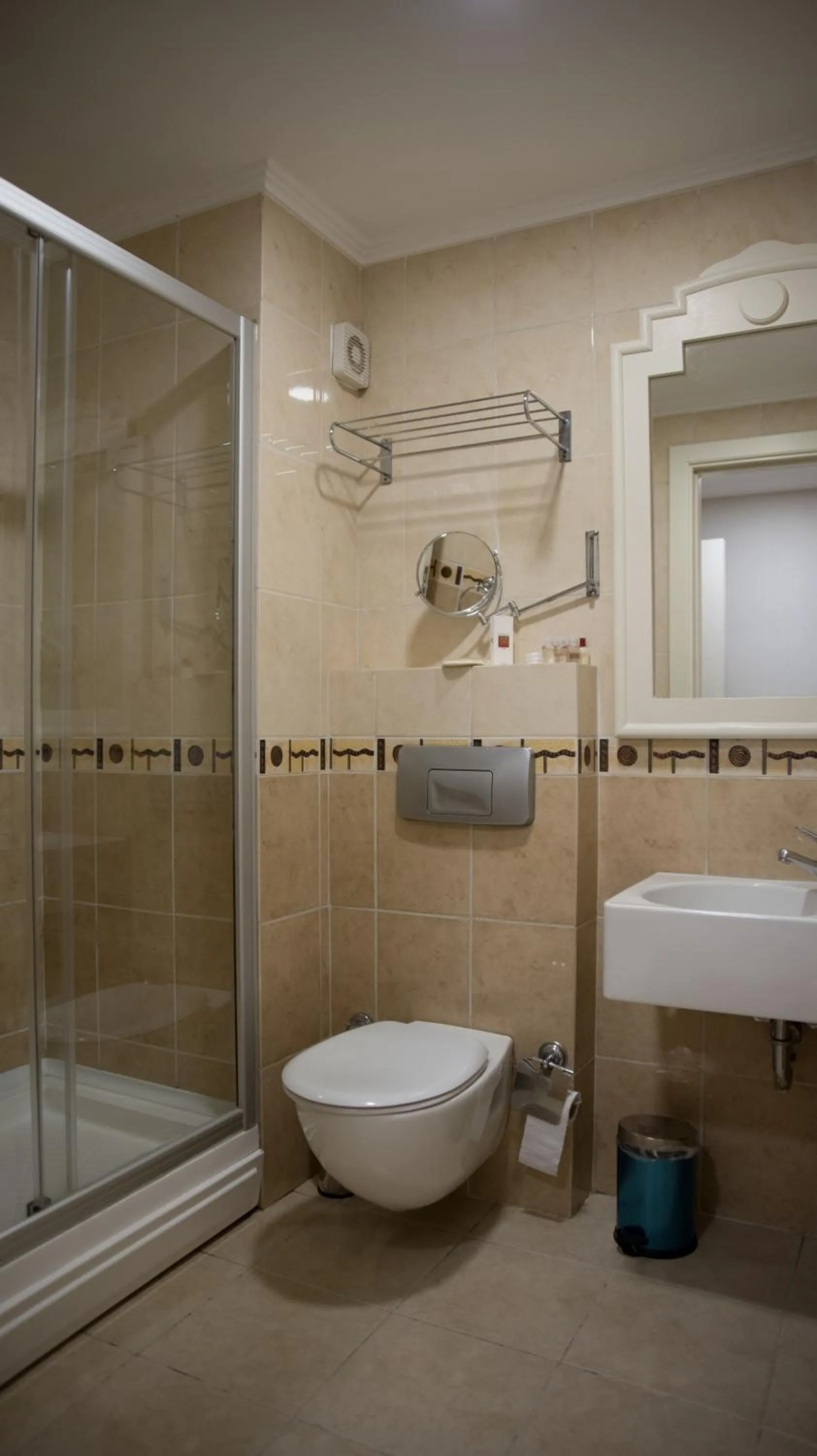 Shower in Taksim Metropark Hotel