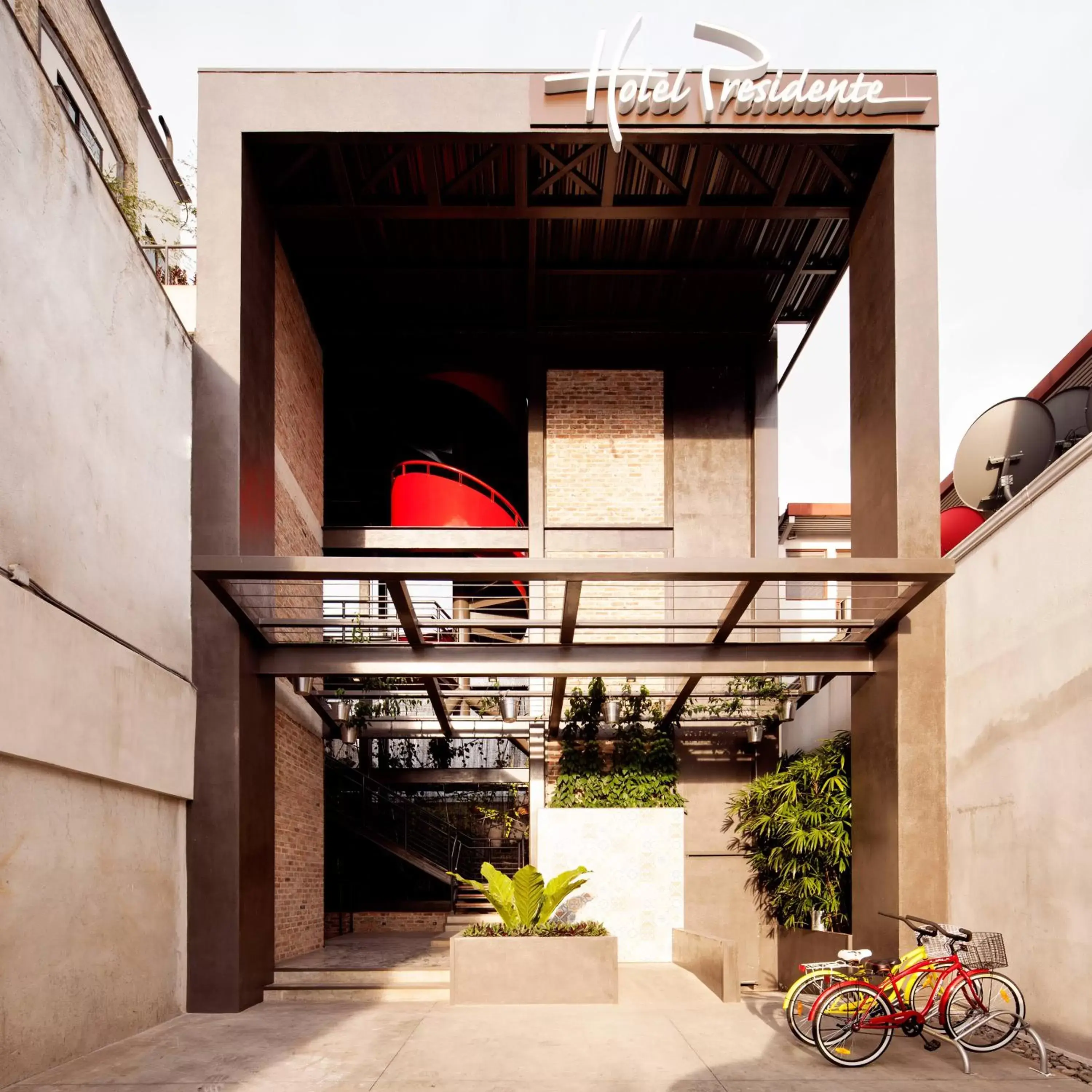 Facade/entrance, Patio/Outdoor Area in Hotel Presidente