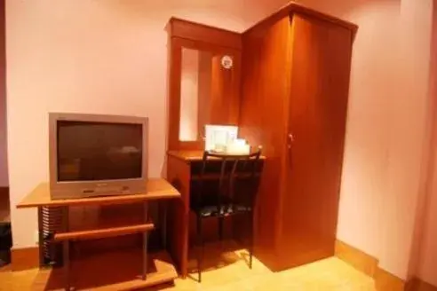 Bedroom, TV/Entertainment Center in Lanta Bee Garden Bungalow SHA Extra Plus