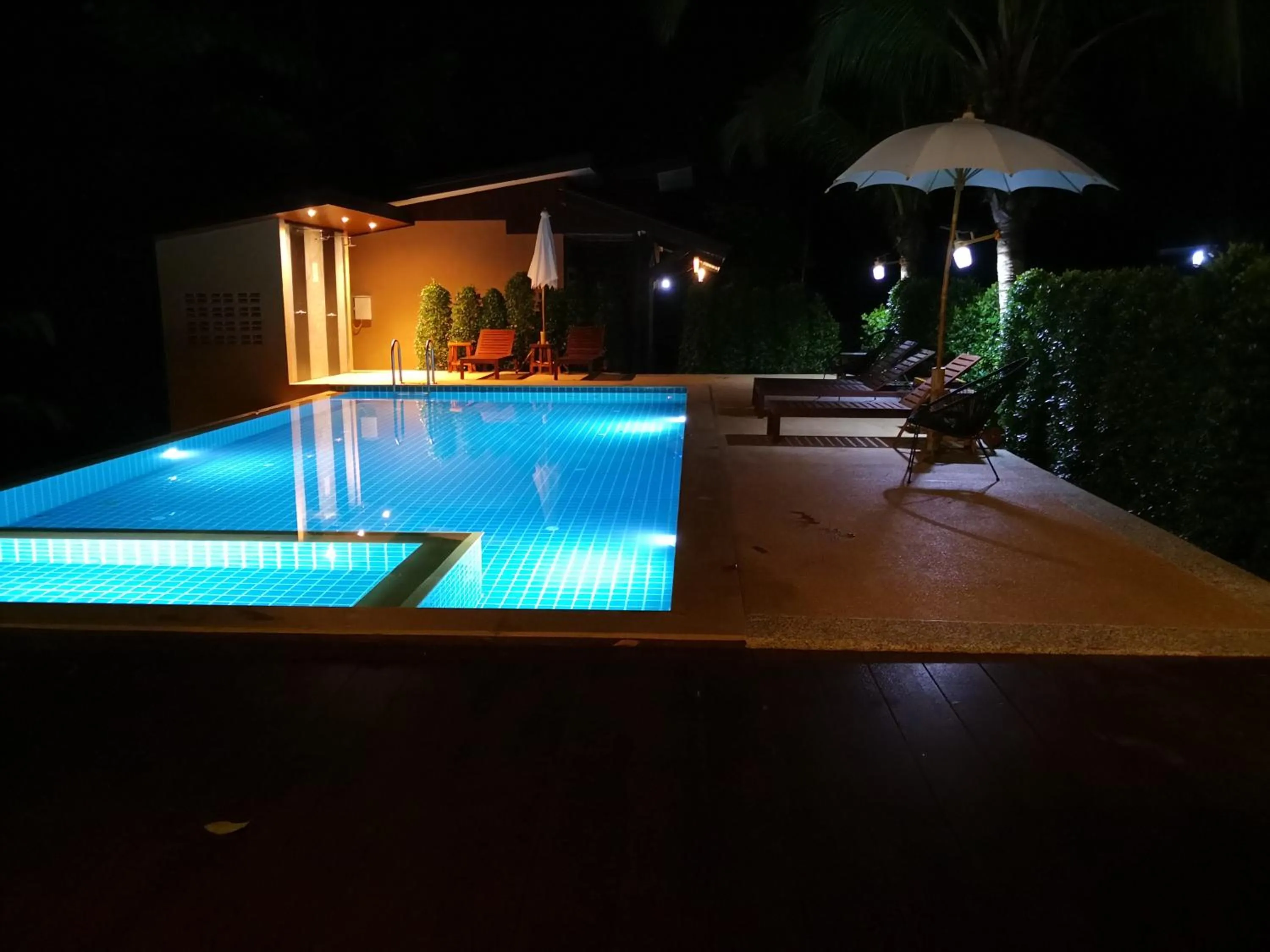 Swimming pool in Baan Suan Rim Klong Resort