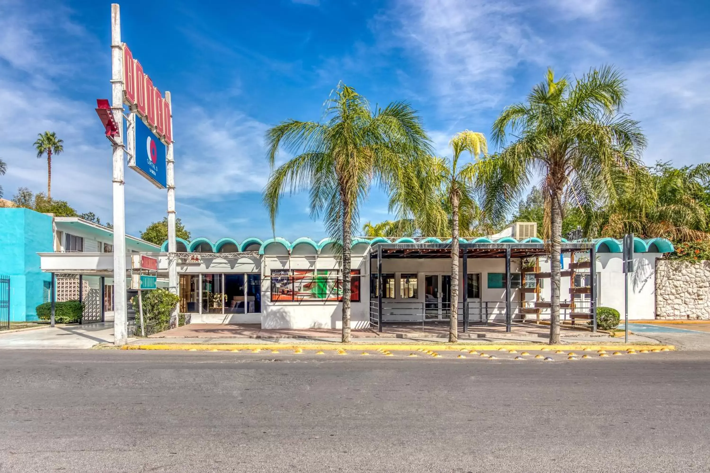 Facade/entrance, Property Building in Capital O Hotel La Siesta, Gomez Palacio