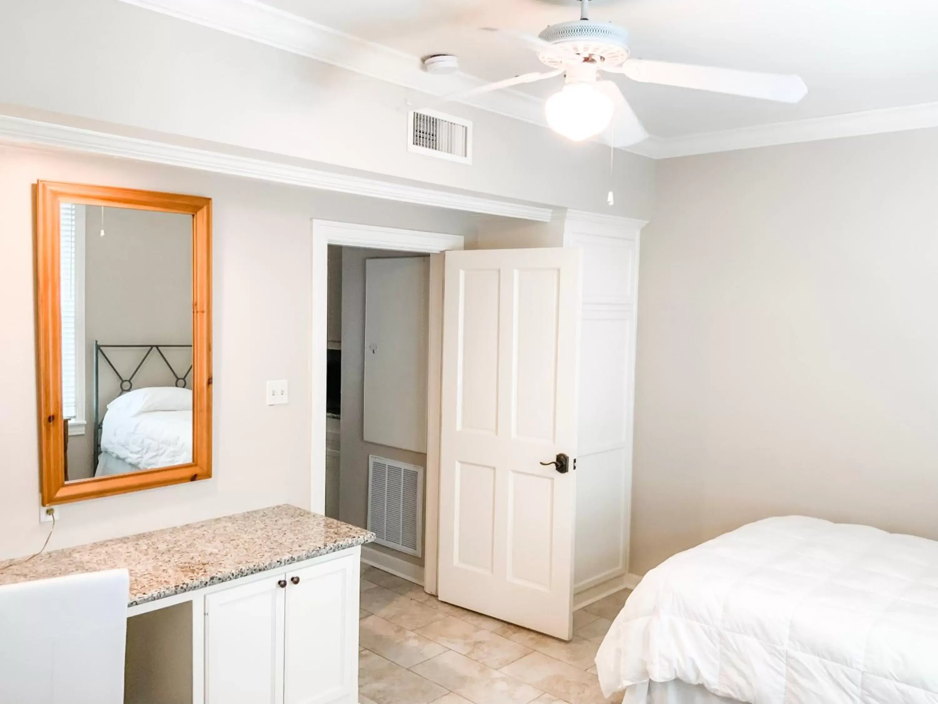 Bedroom, Bathroom in The Lodge at The Bluffs