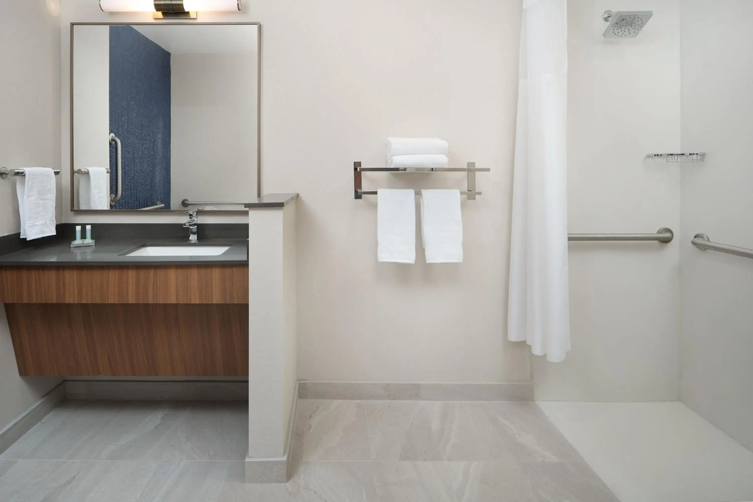 Bathroom in Fairfield Inn & Suites by Marriott Fort Lauderdale Northwest