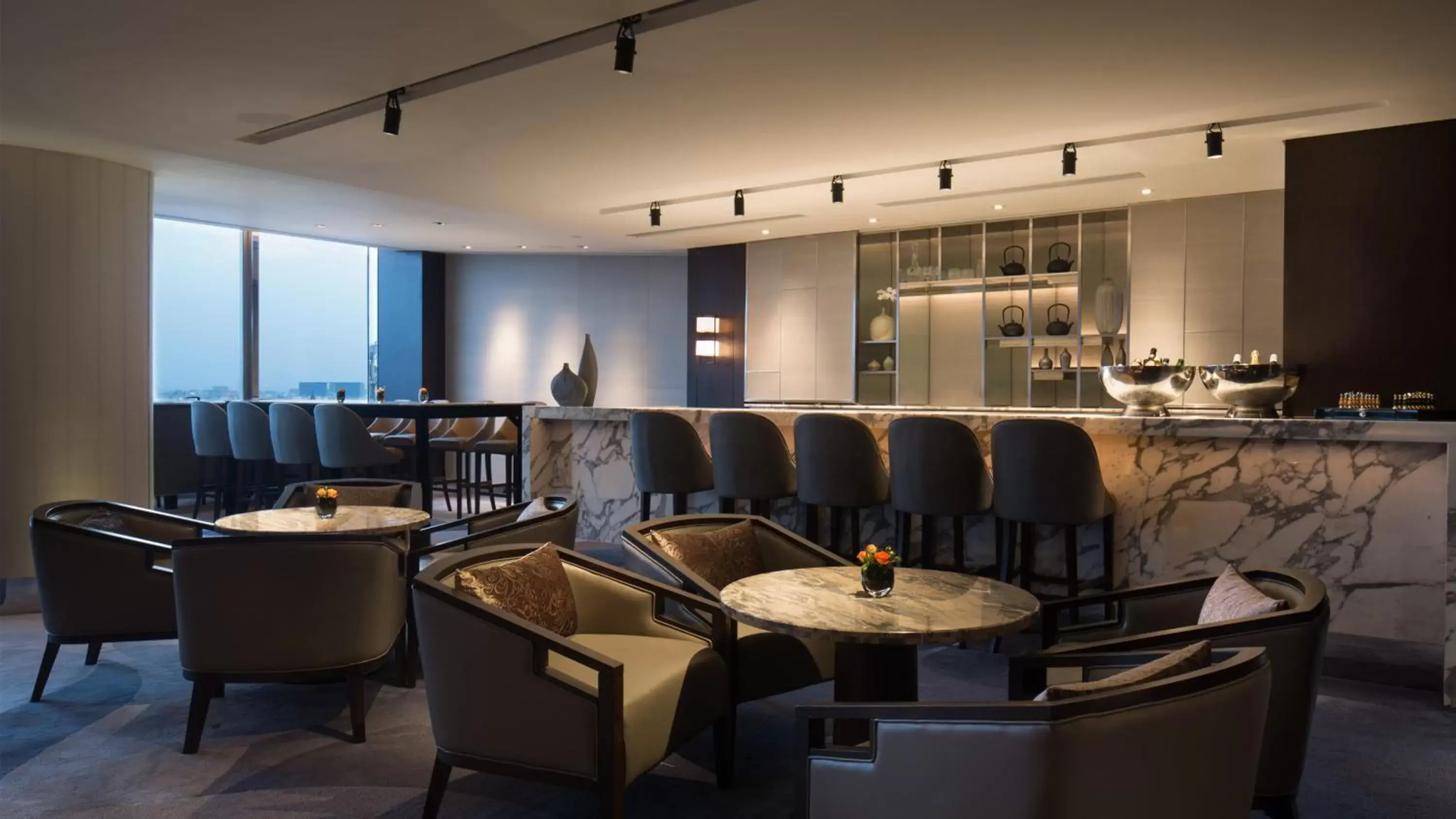 Lounge or bar in InterContinental Shanghai Hongqiao NECC by IHG Lounge or bar in InterContinental Shanghai Hongqiao NECC by IHG