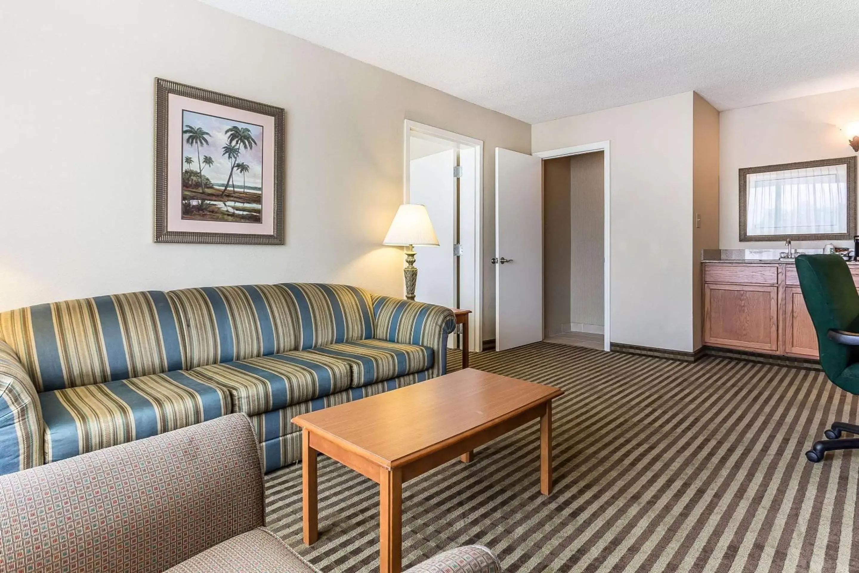 Photo of the whole room, Seating Area in Quality Inn & Suites Georgetown