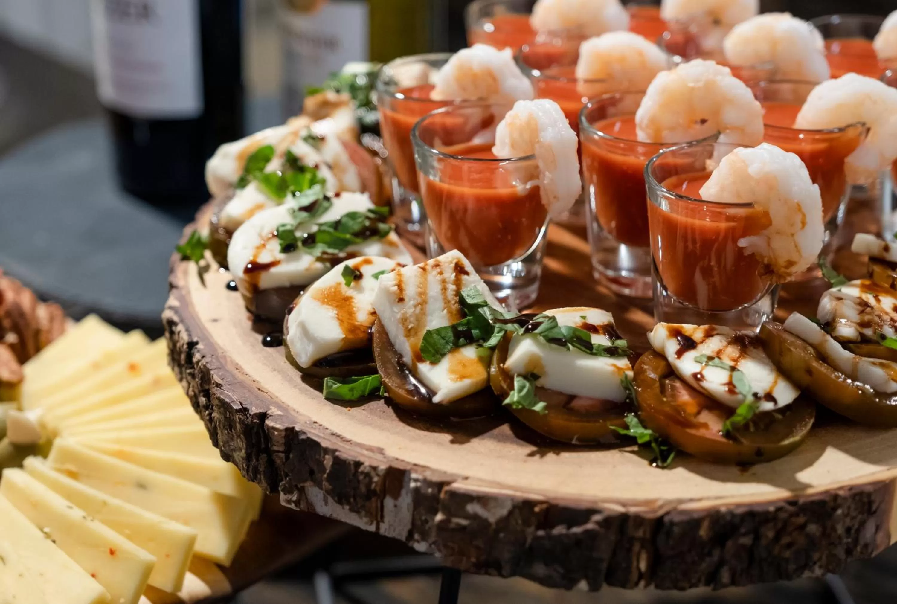 Food and drinks in Hounds Tooth Inn