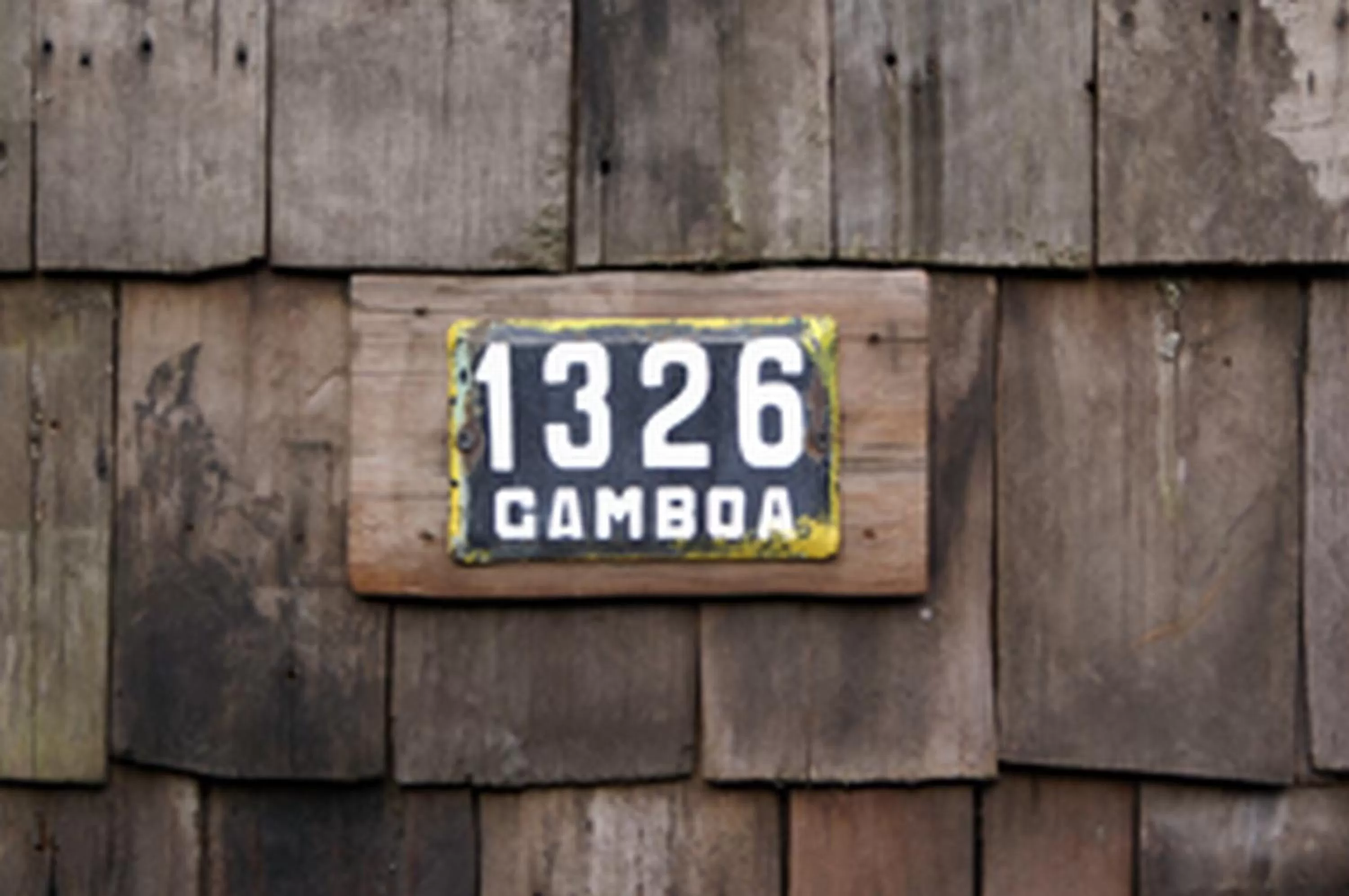 Property logo or sign in Palafito 1326 Hotel Boutique Chiloé