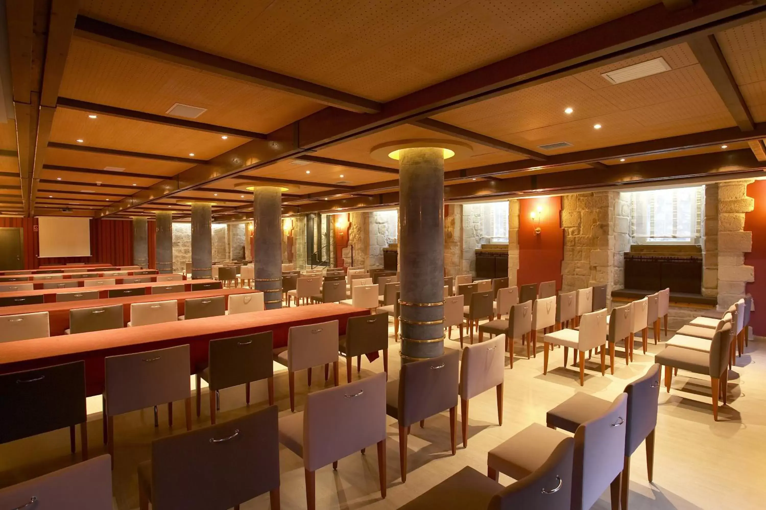 Business facilities, Restaurant/Places to Eat in Palacio de los Blasones Suites