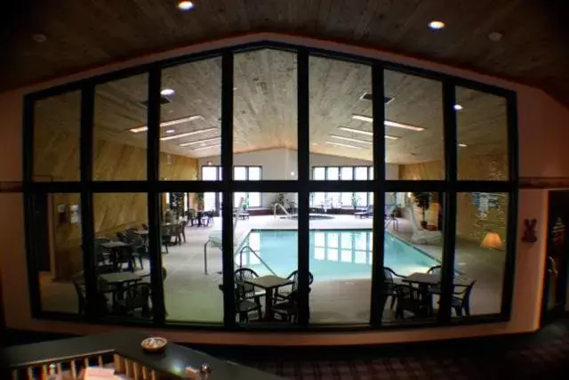 Swimming pool in Whitetail Lodge