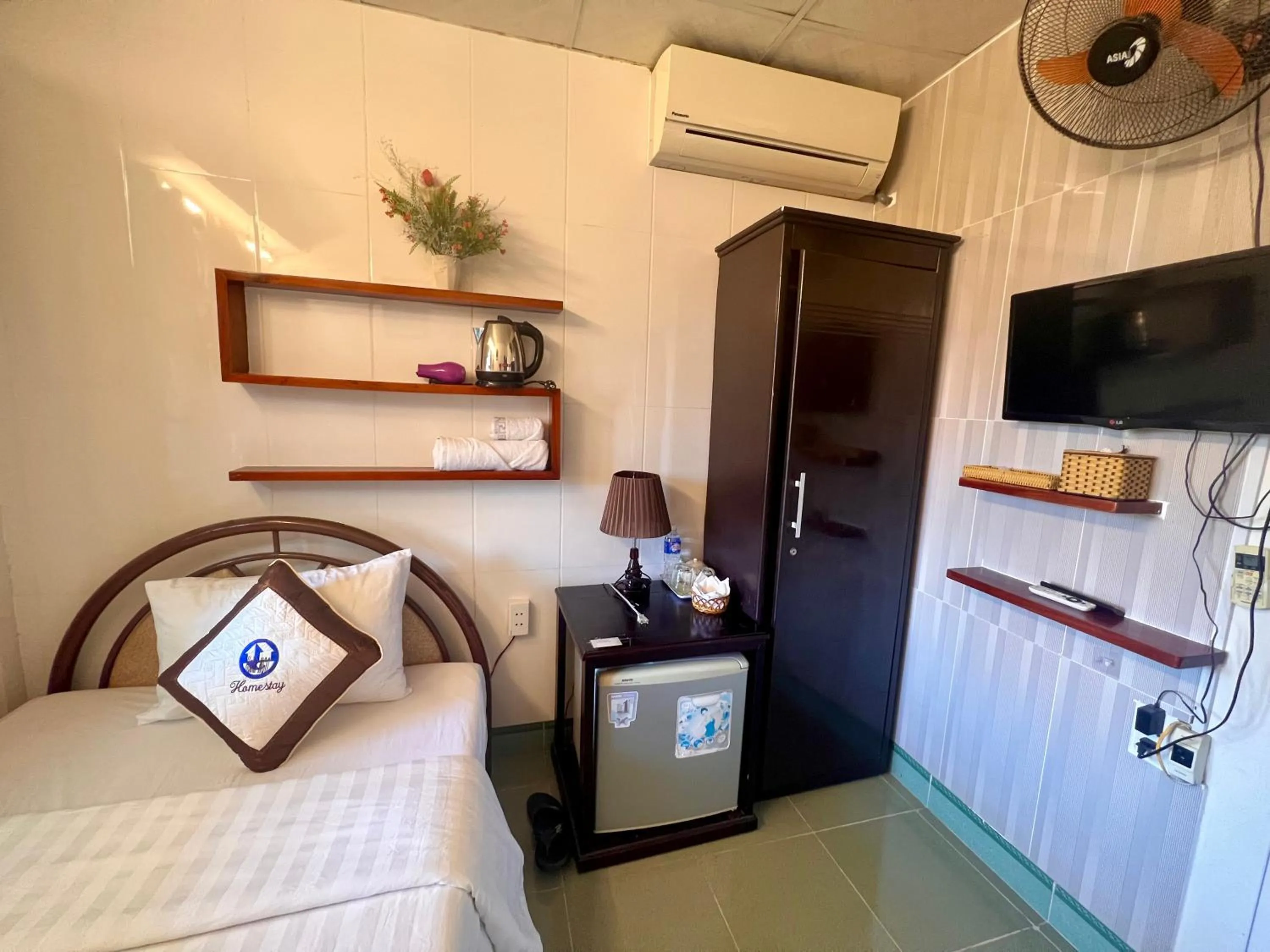 Photo of the whole room, Bed in Hoi An Ngo Homestay