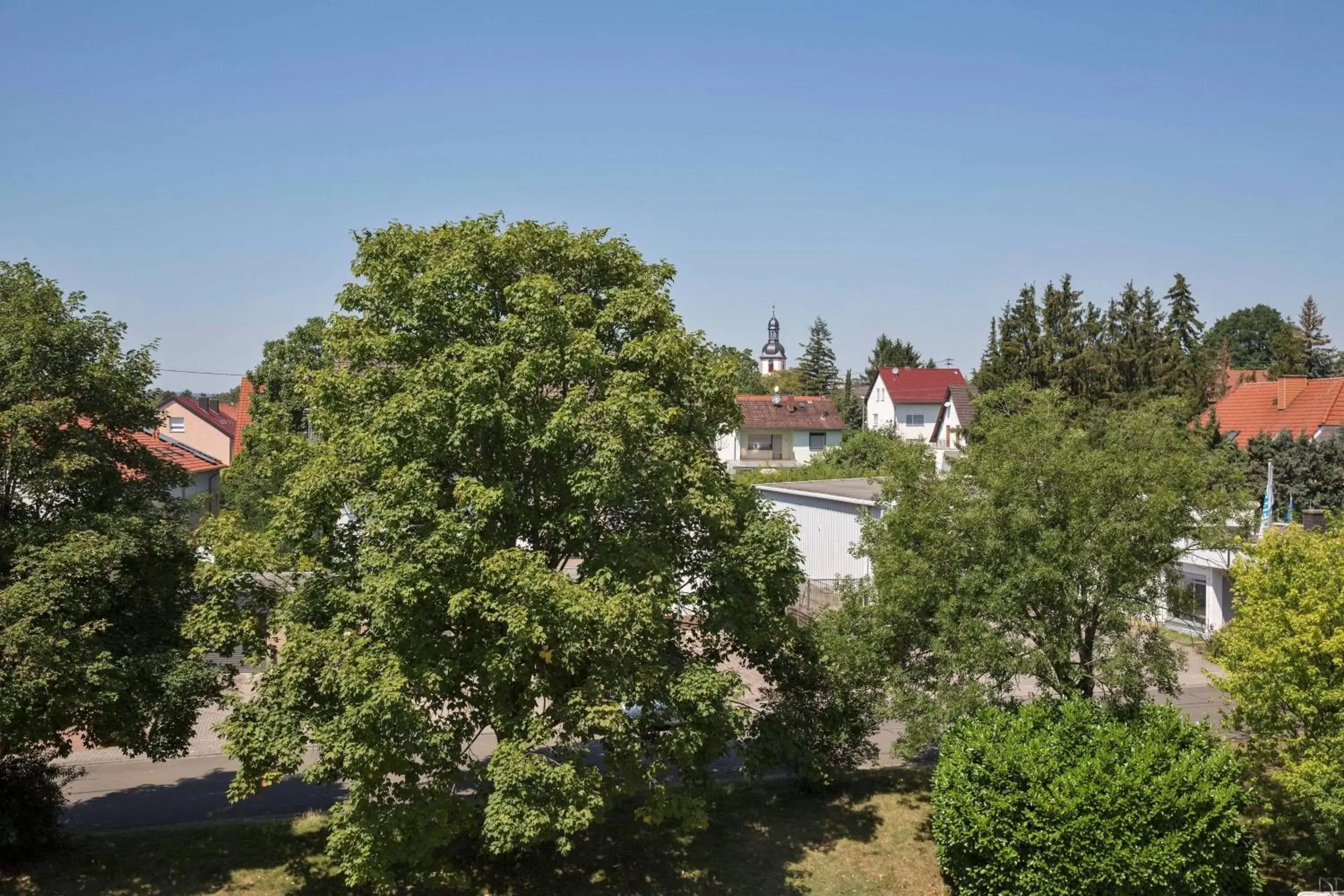 Photo of the whole room in Courtyard by Marriott Wiesbaden-Nordenstadt