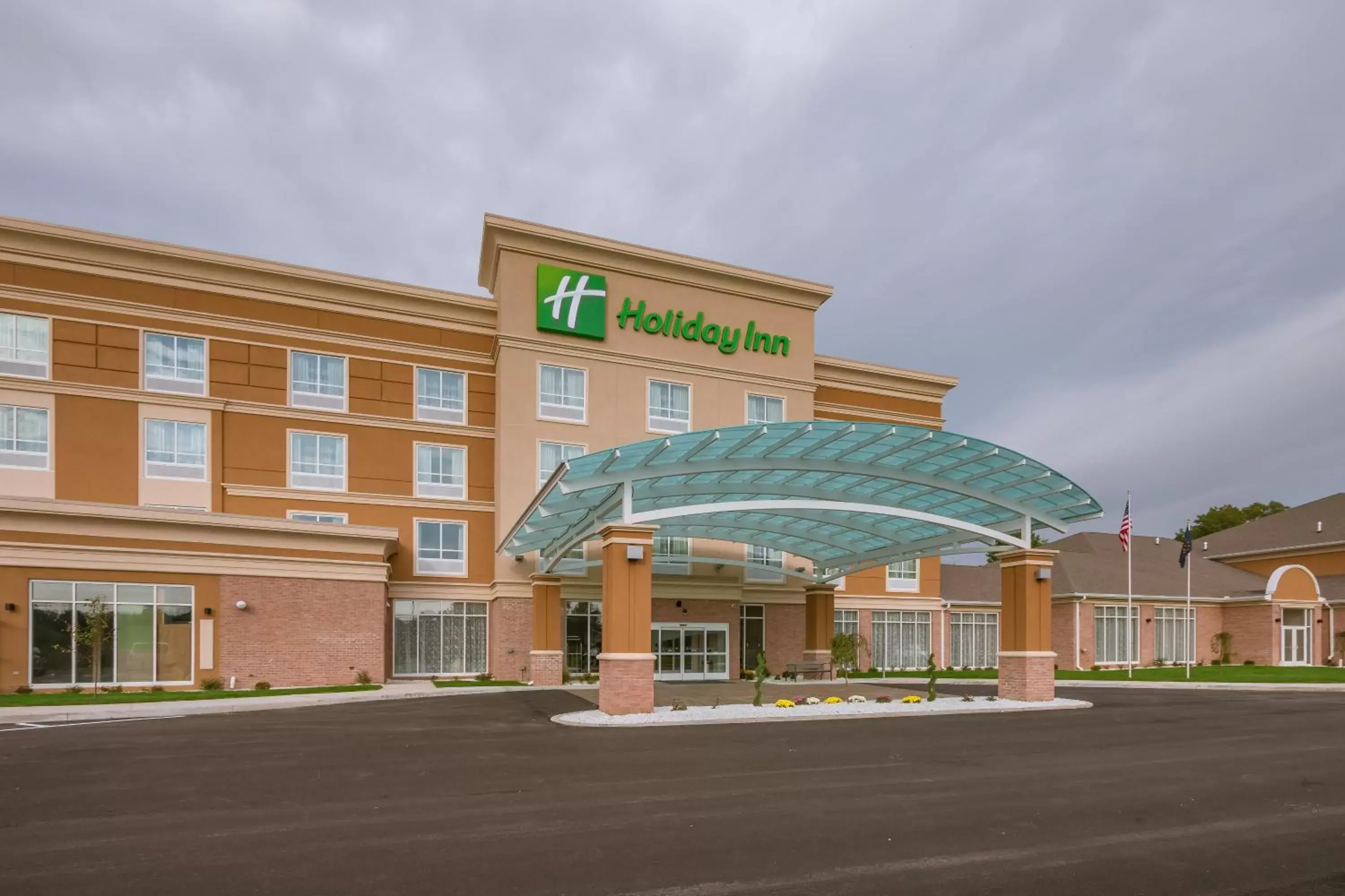 Property building in Holiday Inn Mishawaka, an IHG Hotel